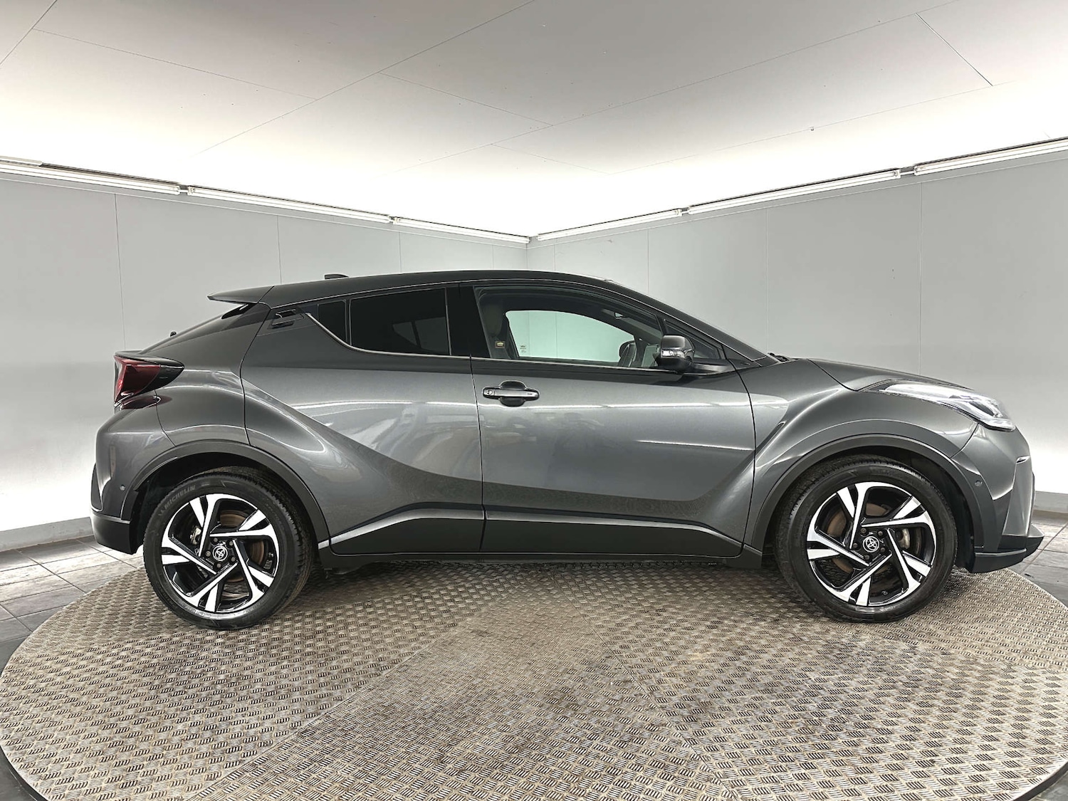 Used Toyota C-HR 2022 for sale - 77765859: Photo 8