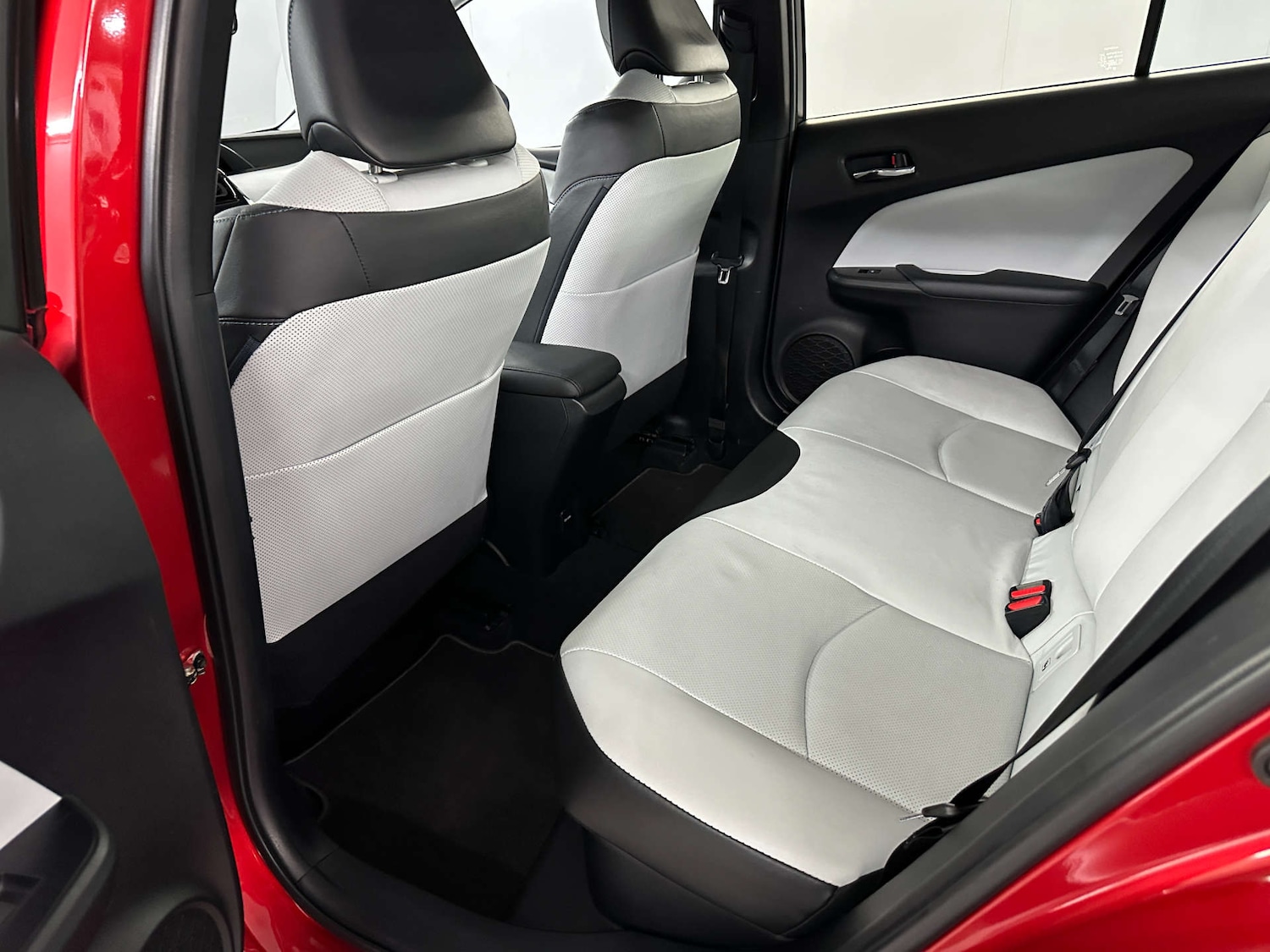 Used Toyota Prius 2016 for sale - 77590781: Photo 13