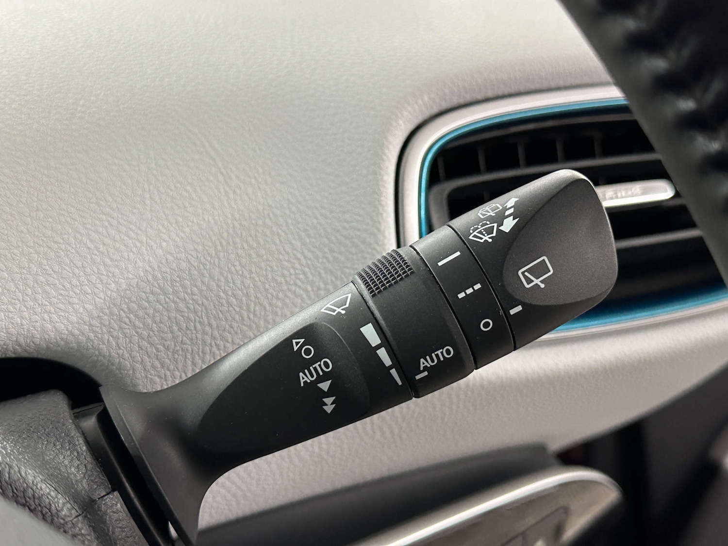 Used Toyota Prius 2016 for sale - 77590781: Photo 22