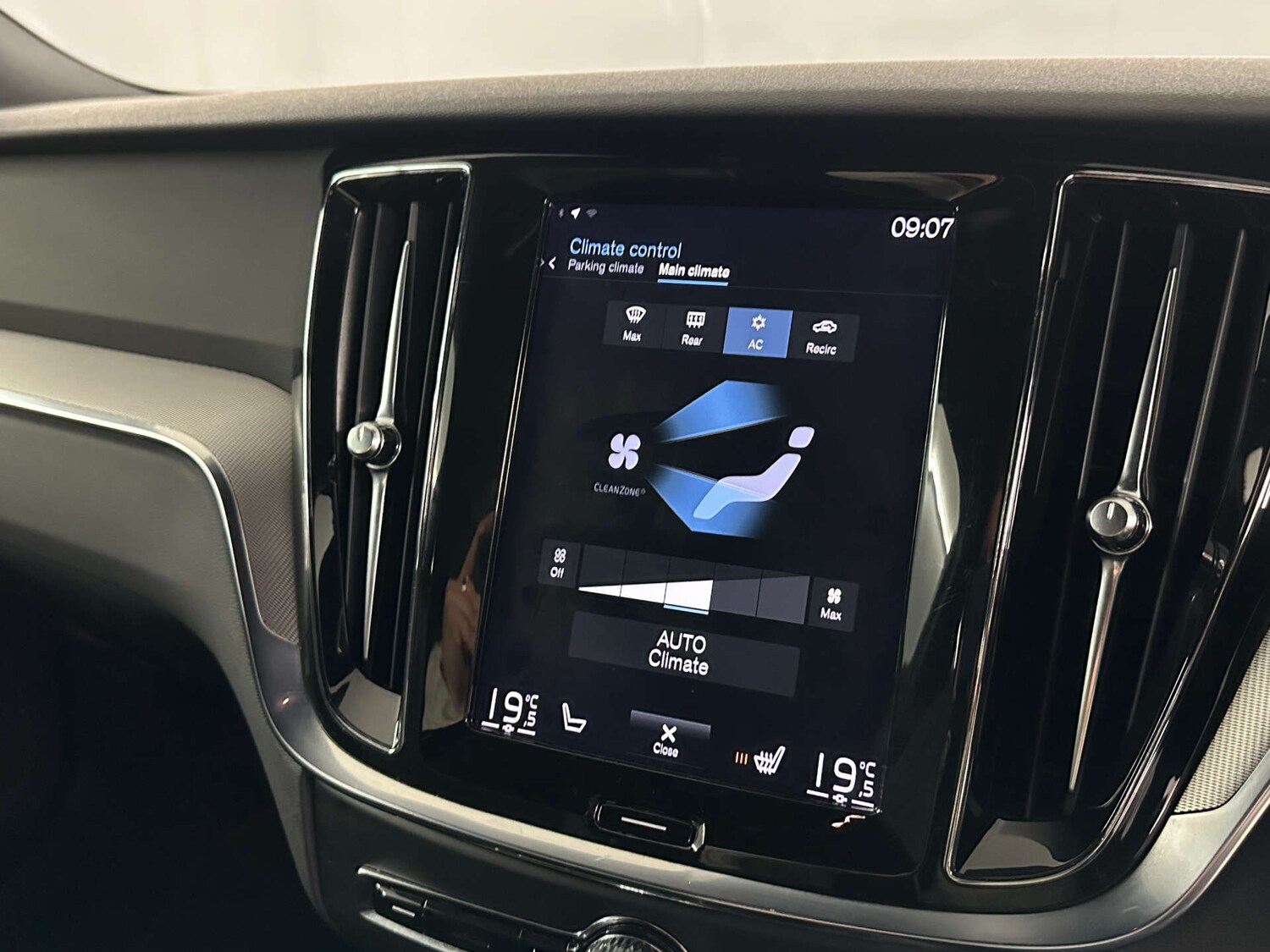 Used Volvo V60 2021 for sale - 77590797: Photo 31