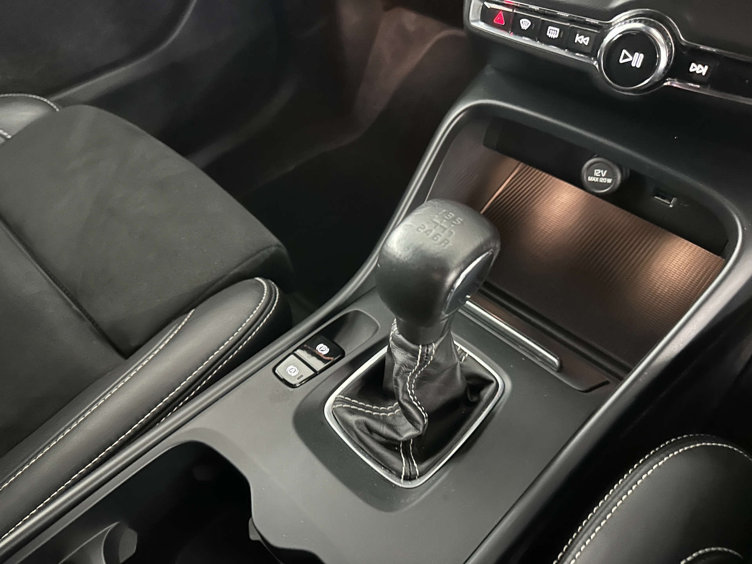 Used Volvo XC40 2021 for sale - 78182044: Photo 15