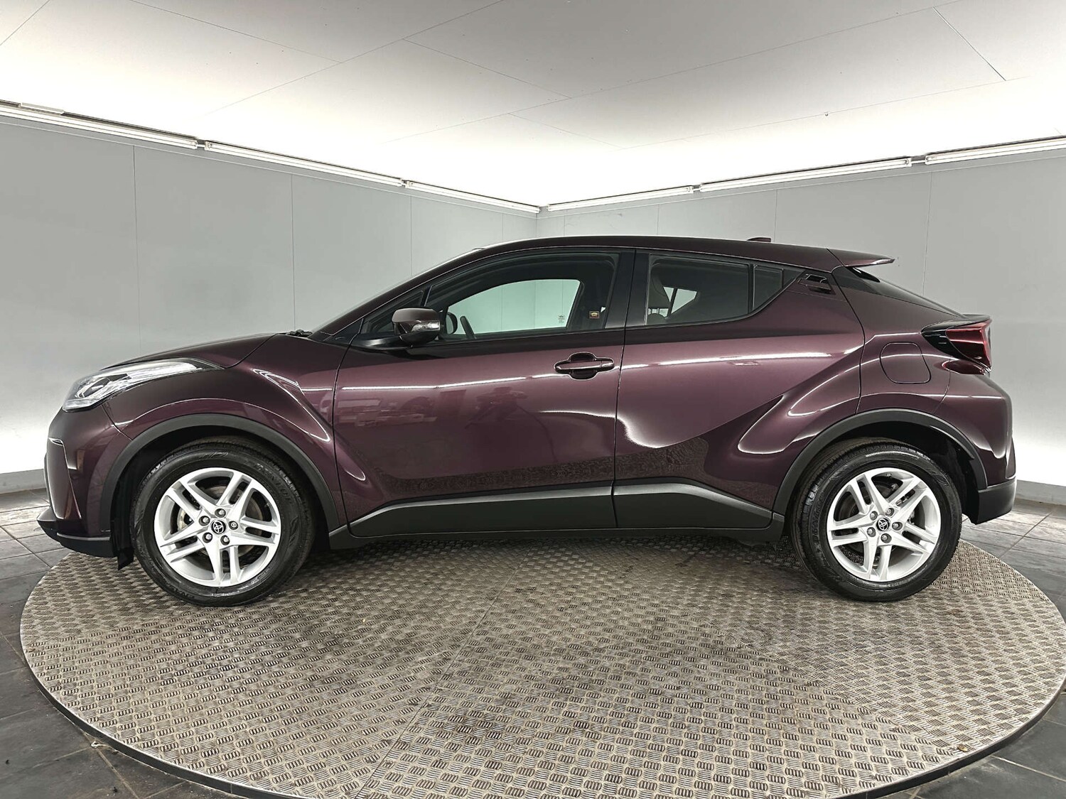 Used Toyota C-HR 2023 for sale - 77765864: Photo 4