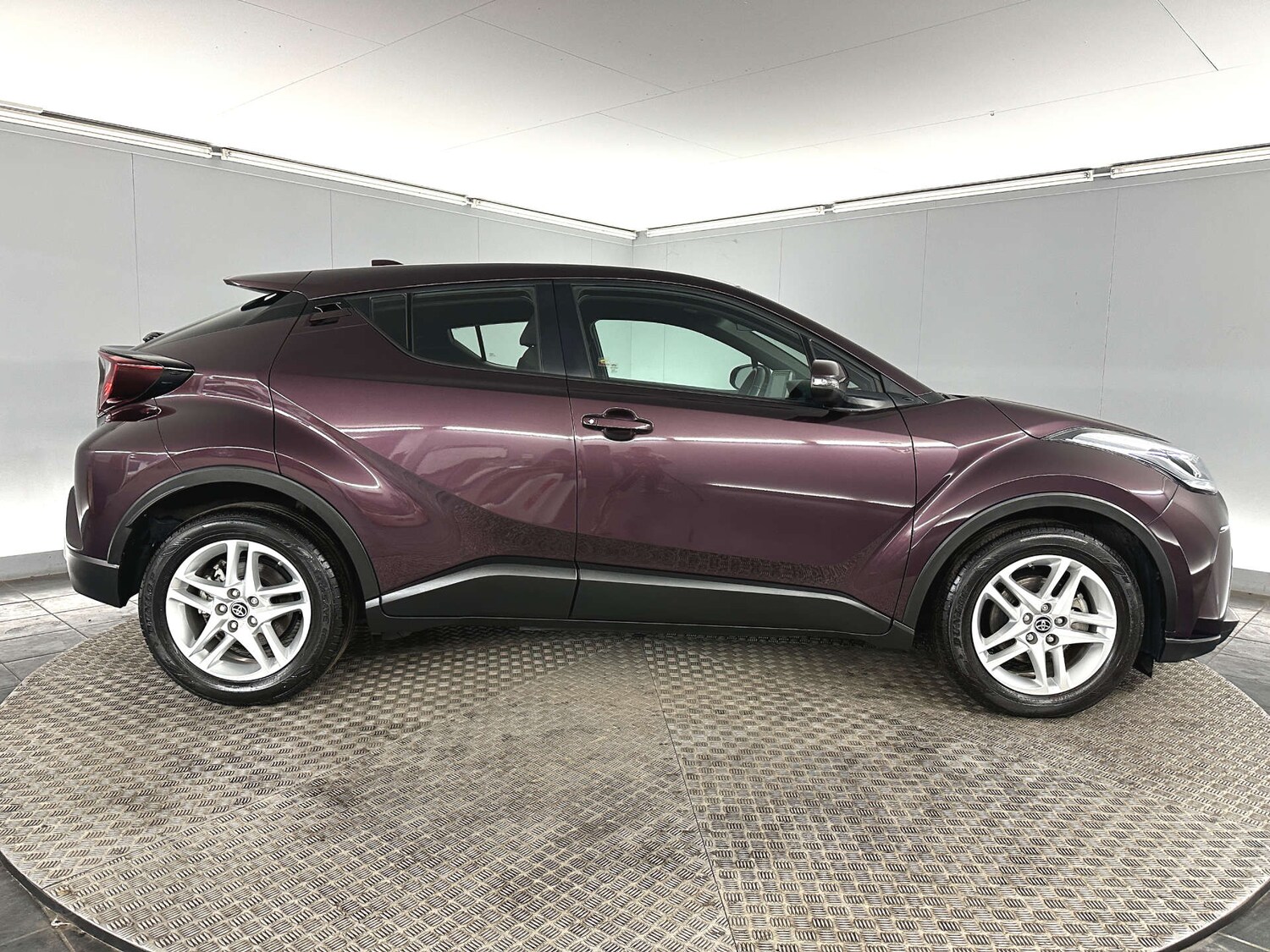 Used Toyota C-HR 2023 for sale - 77765864: Photo 8