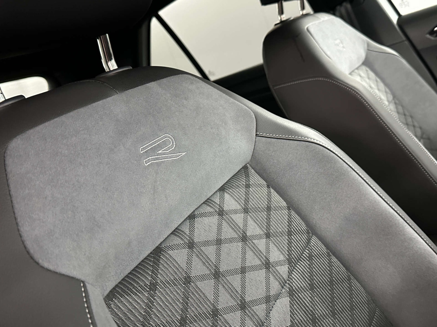 Used Volkswagen T-Roc 2024 for sale - 77765807: Photo 17