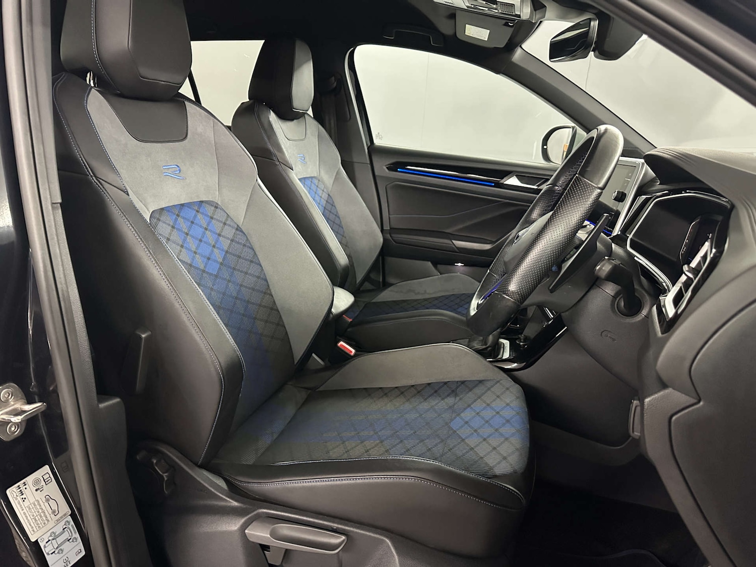 Used Volkswagen T-Roc 2022 for sale - 77655632: Photo 10