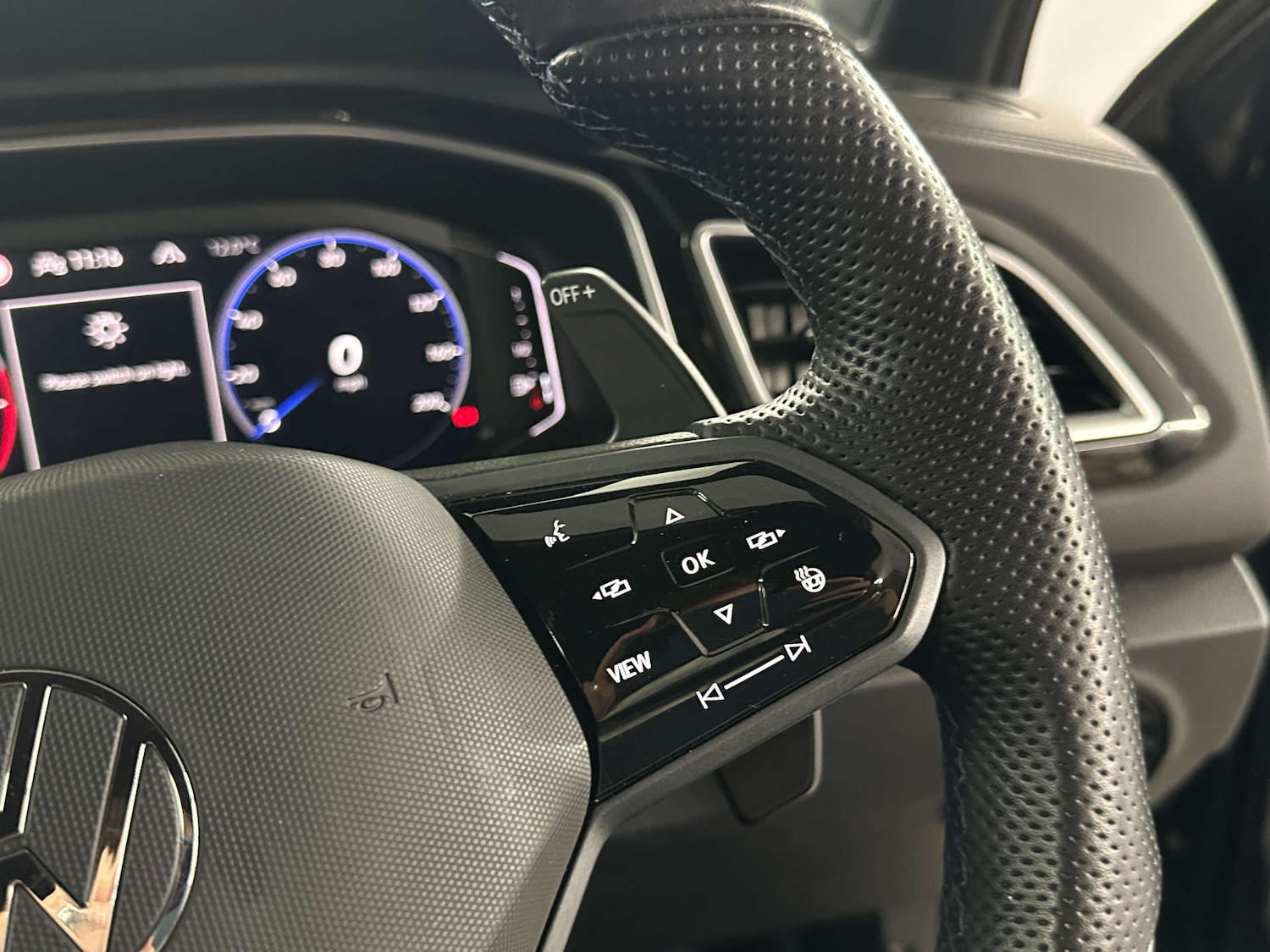 Used Volkswagen T-Roc 2022 for sale - 77655632: Photo 22