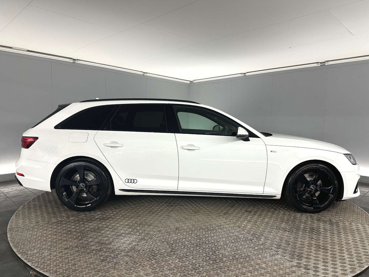 Used Audi A4 2019 for sale - 77590713: Photo 8