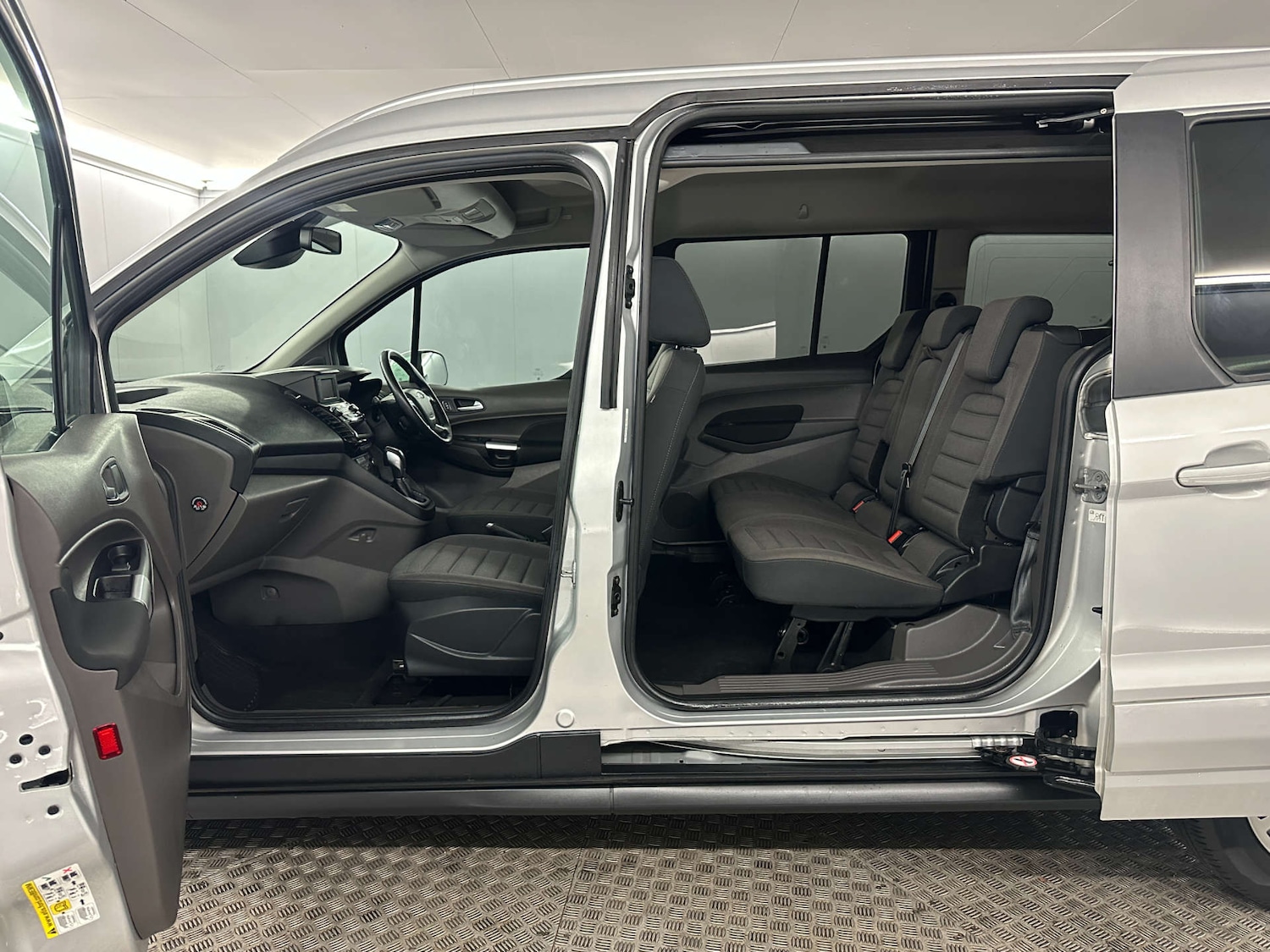 Used Ford Grand Tourneo Connect 2019 for sale - 77617103: Photo 15