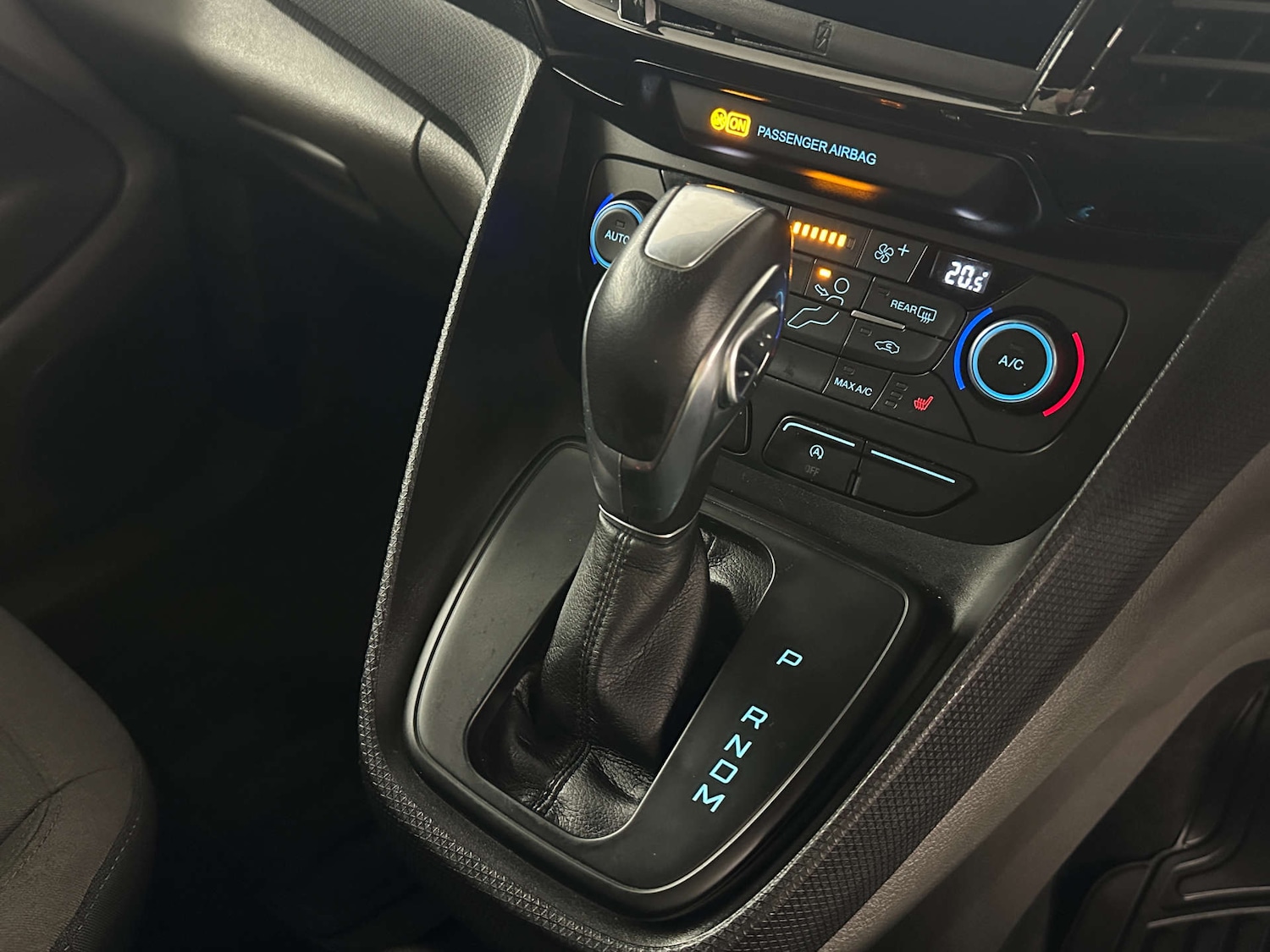 Used Ford Grand Tourneo Connect 2019 for sale - 77617103: Photo 25