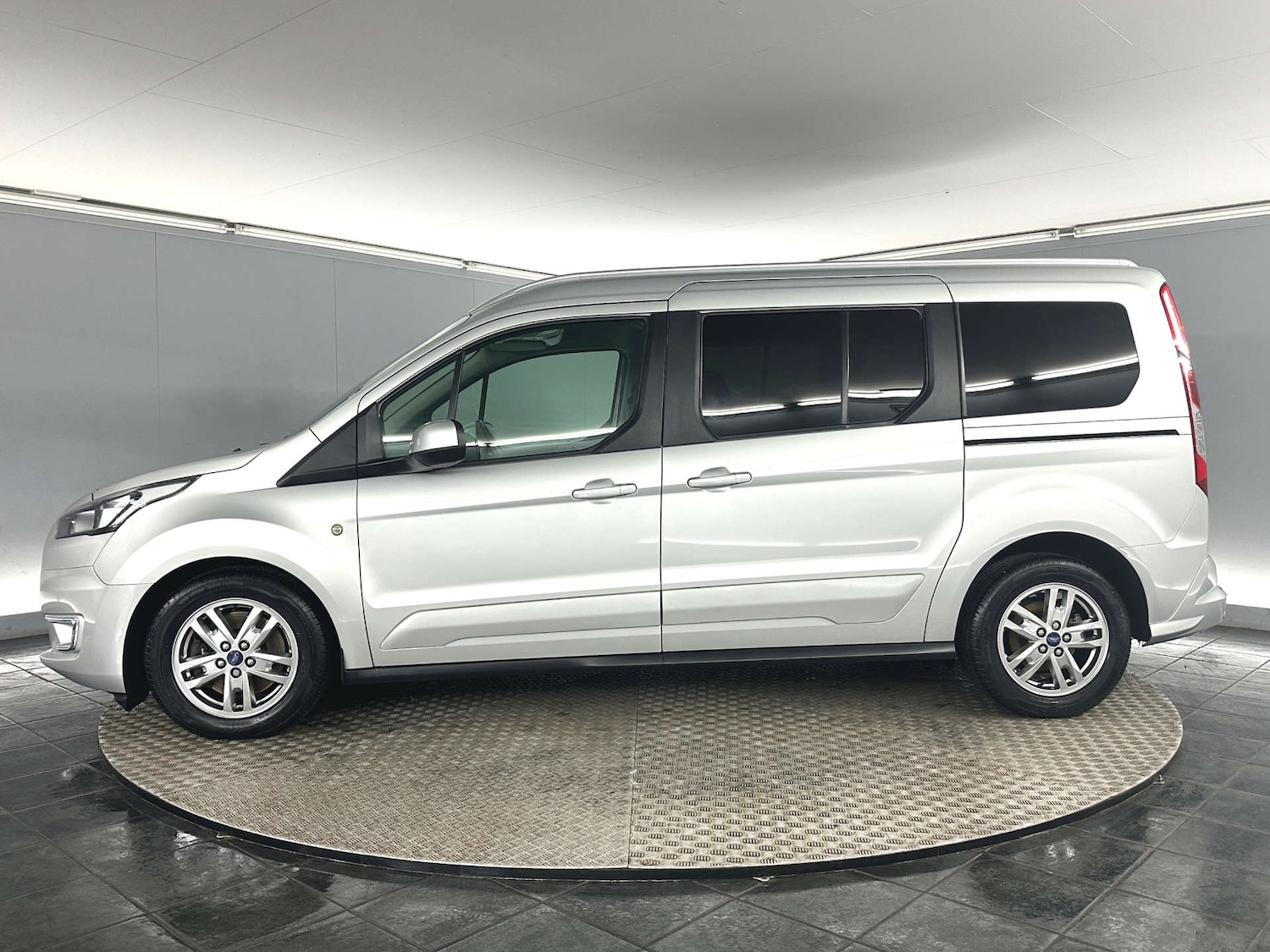 Used Ford Grand Tourneo Connect 2019 for sale - 77617103: Photo 4