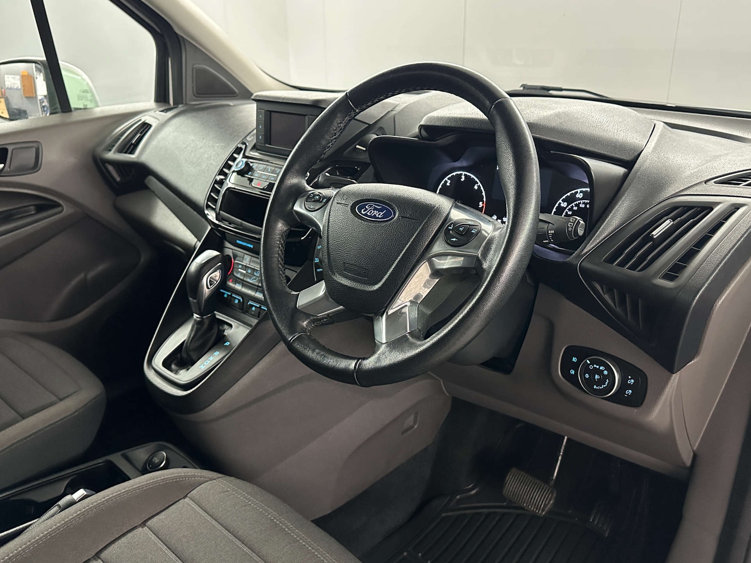 Used Ford Grand Tourneo Connect 2019 for sale - 77617103: Photo 9