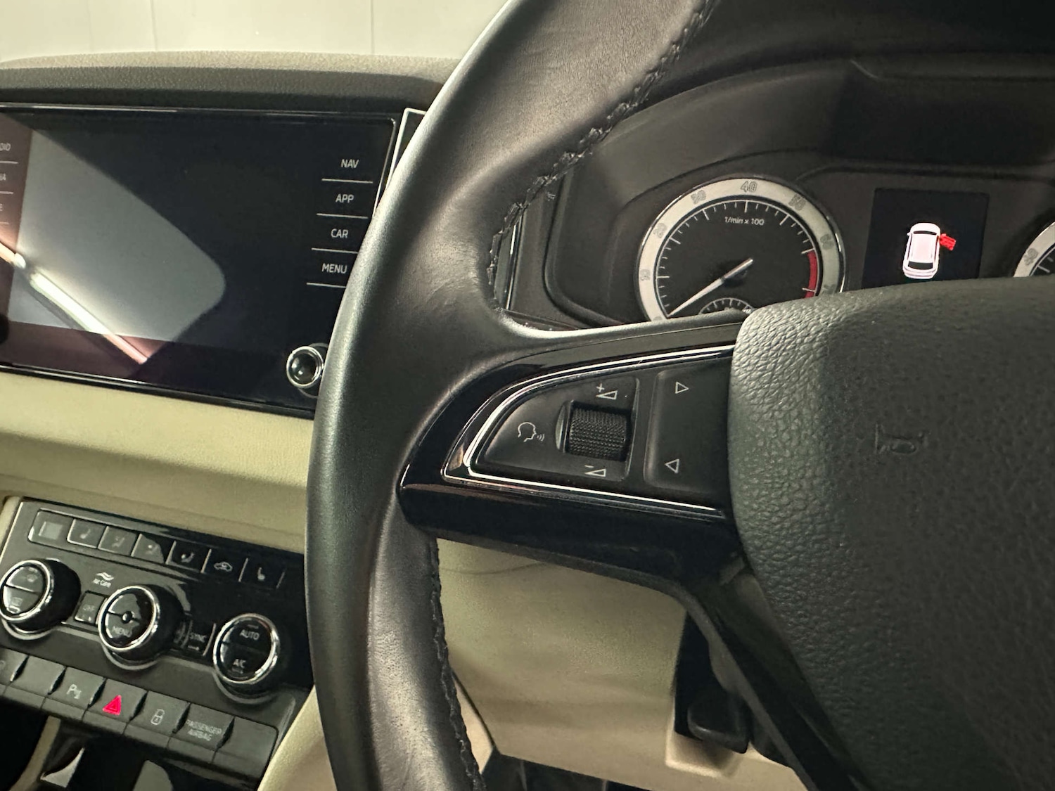 Used Skoda Karoq 2018 for sale - 77930575: Photo 17