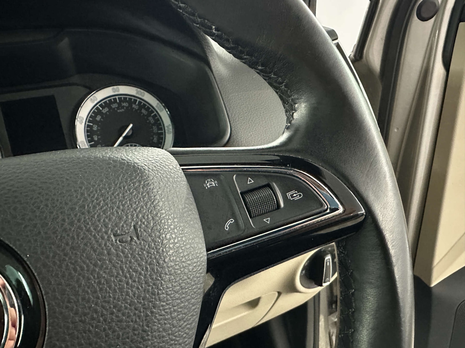 Used Skoda Karoq 2018 for sale - 77930575: Photo 18