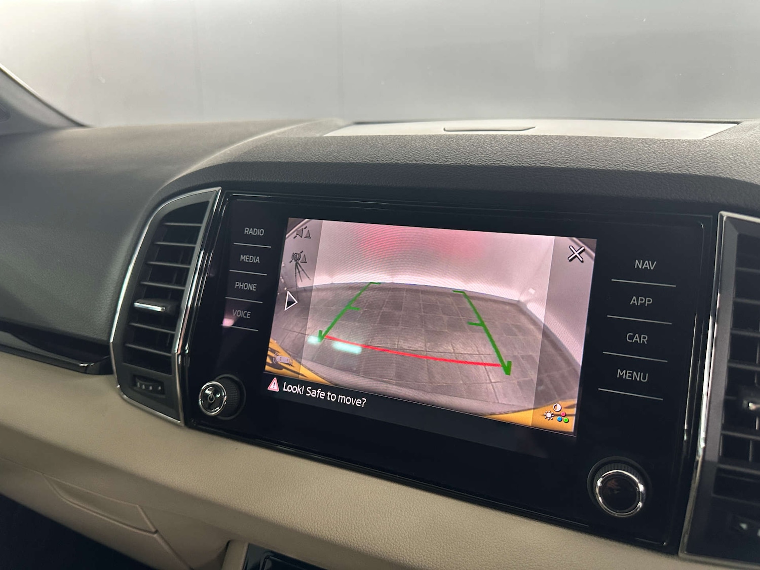 Used Skoda Karoq 2018 for sale - 77930575: Photo 25