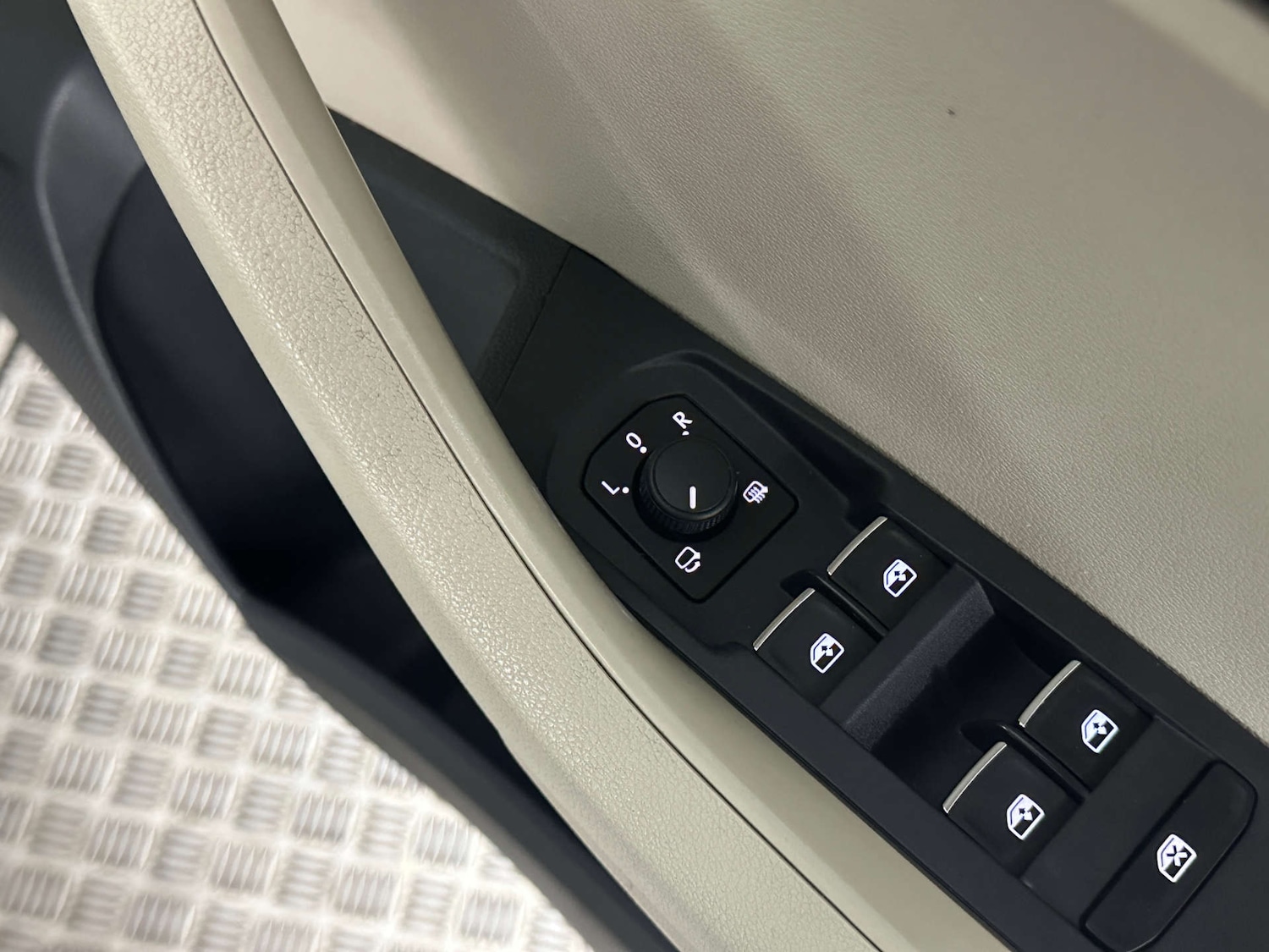 Used Skoda Karoq 2018 for sale - 77930575: Photo 31