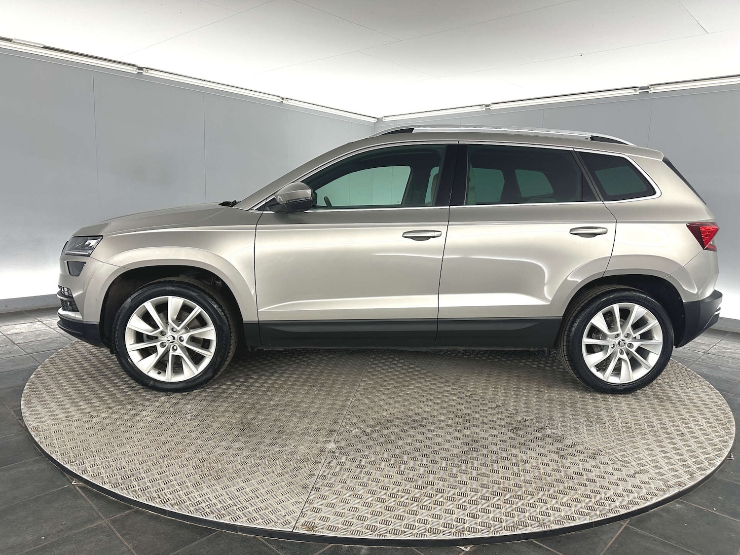 Used Skoda Karoq 2018 for sale - 77930575: Photo 4