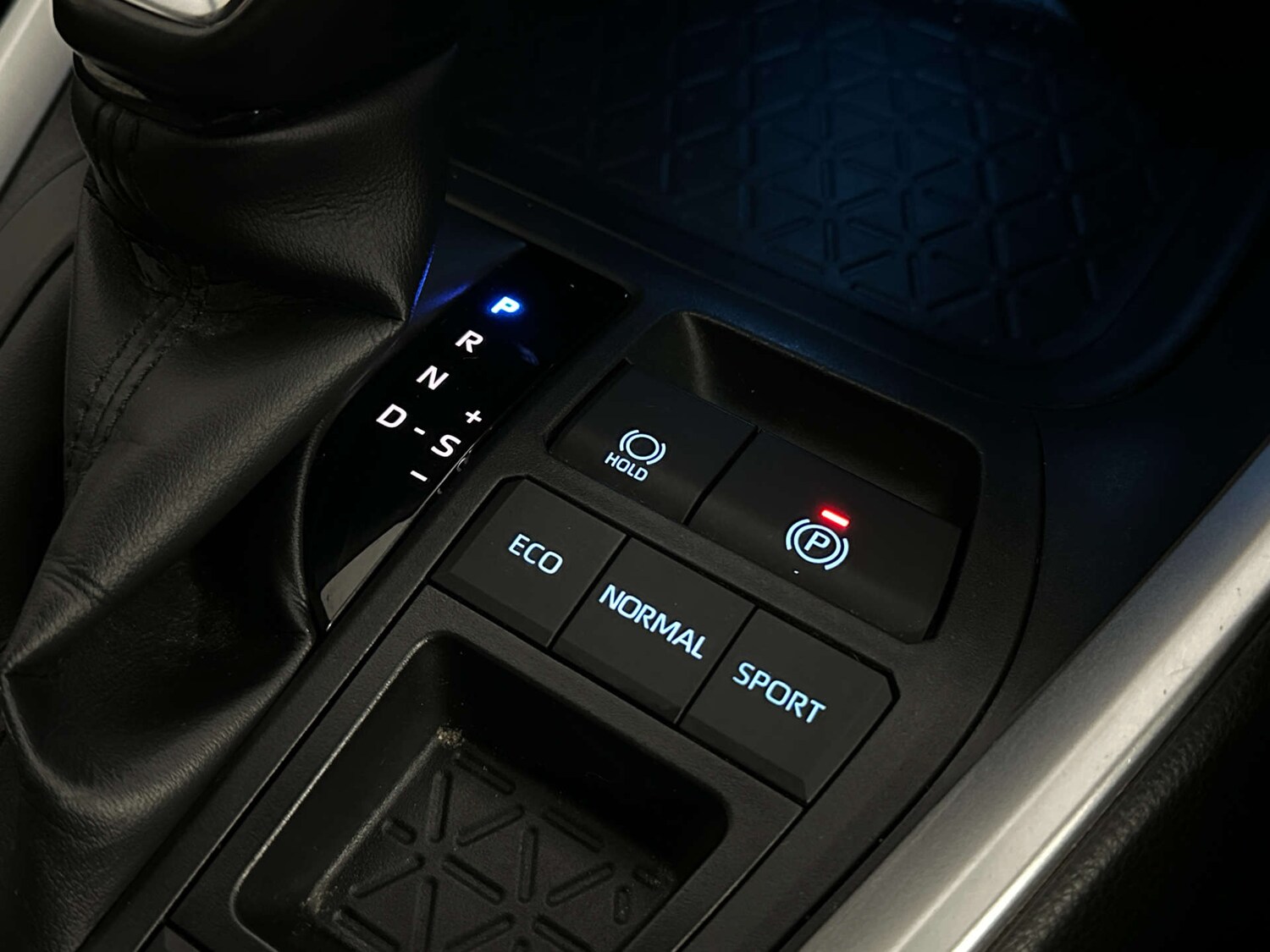 Used Toyota RAV4 2022 for sale - 77745641: Photo 32