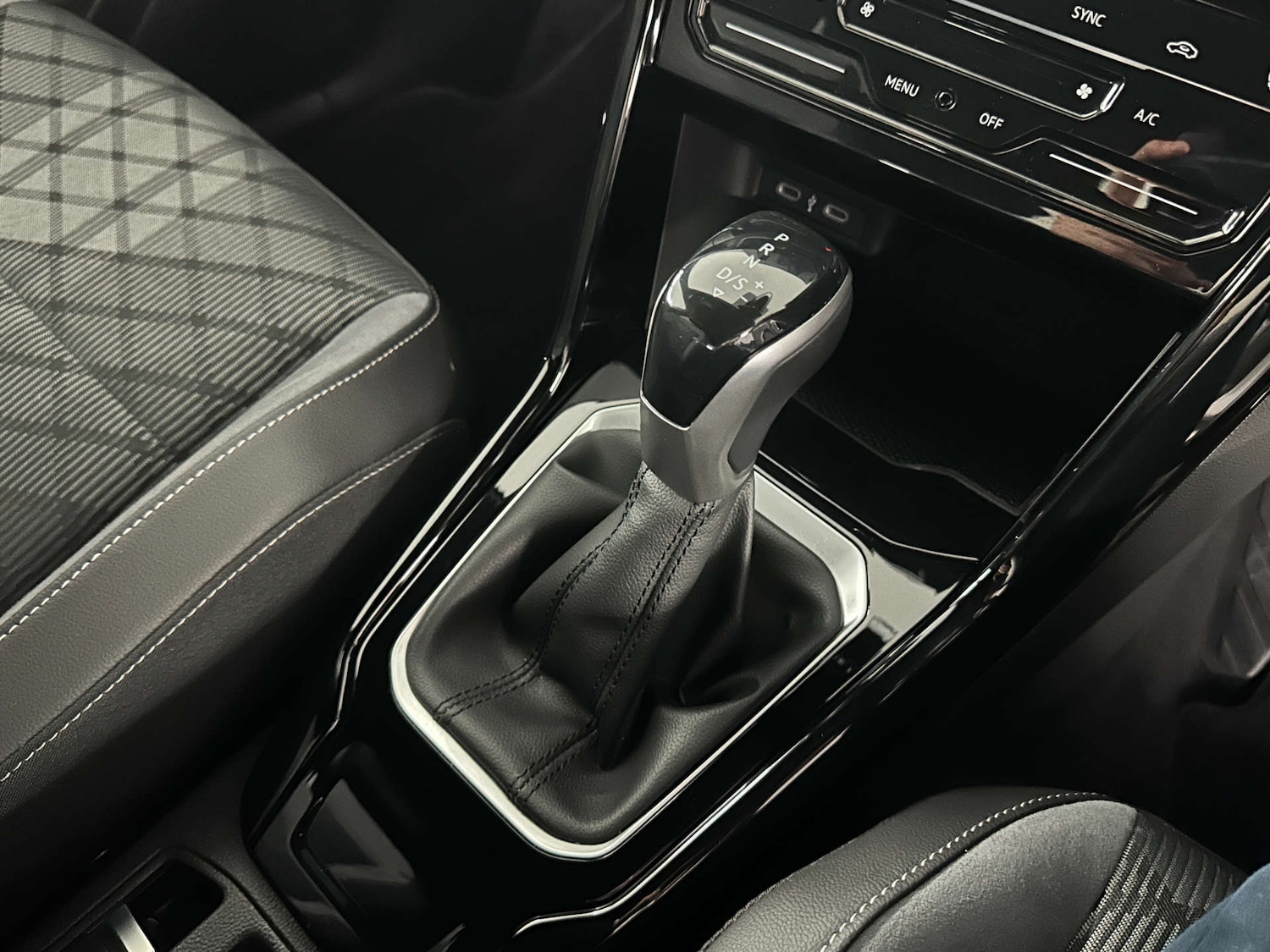 Used Volkswagen T-Roc 2024 for sale - 77745453: Photo 19