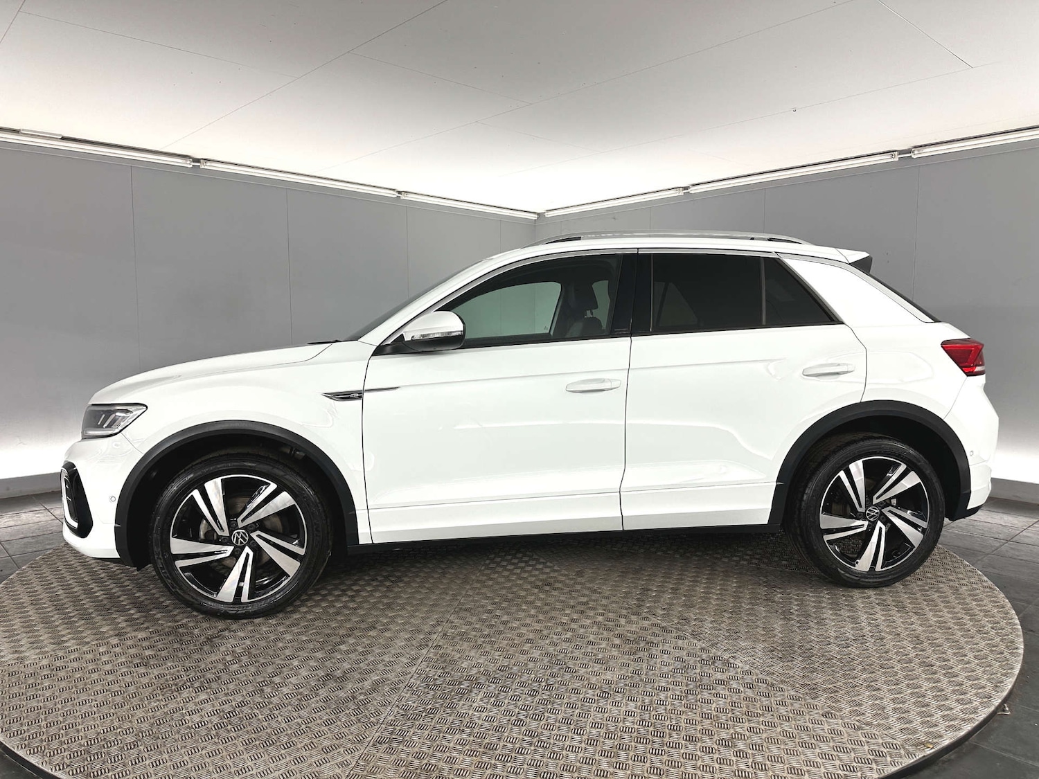 Used Volkswagen T-Roc 2024 for sale - 77745453: Photo 4