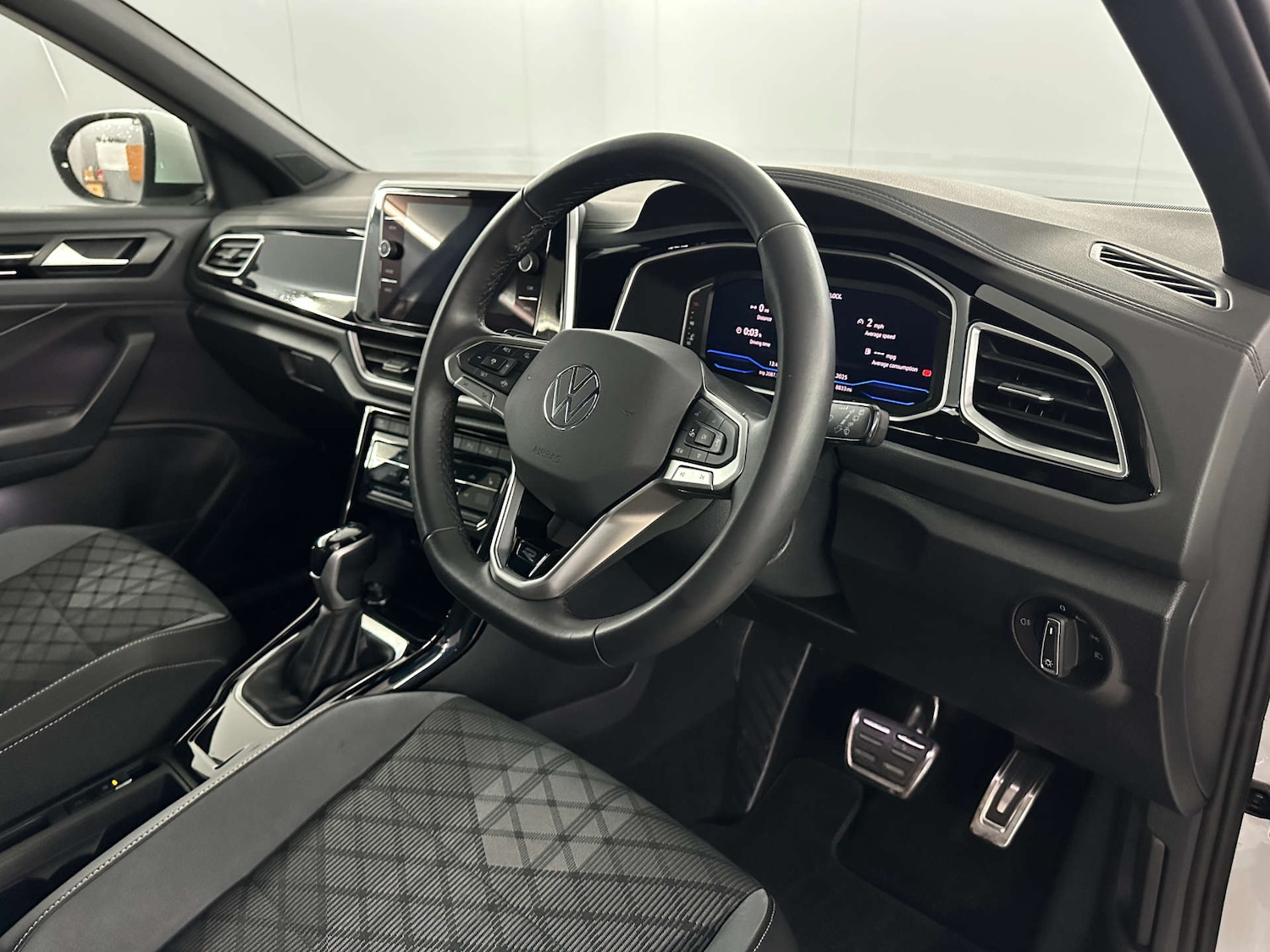 Used Volkswagen T-Roc 2024 for sale - 77745453: Photo 9