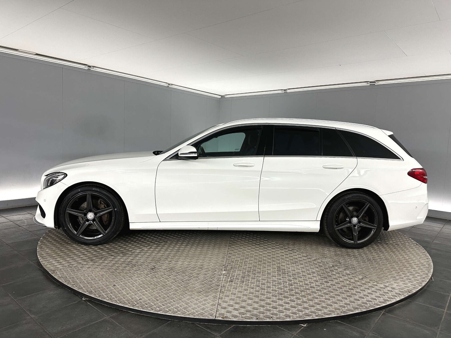 Used Mercedes-Benz C Class 2017 for sale - 77717759: Photo 4