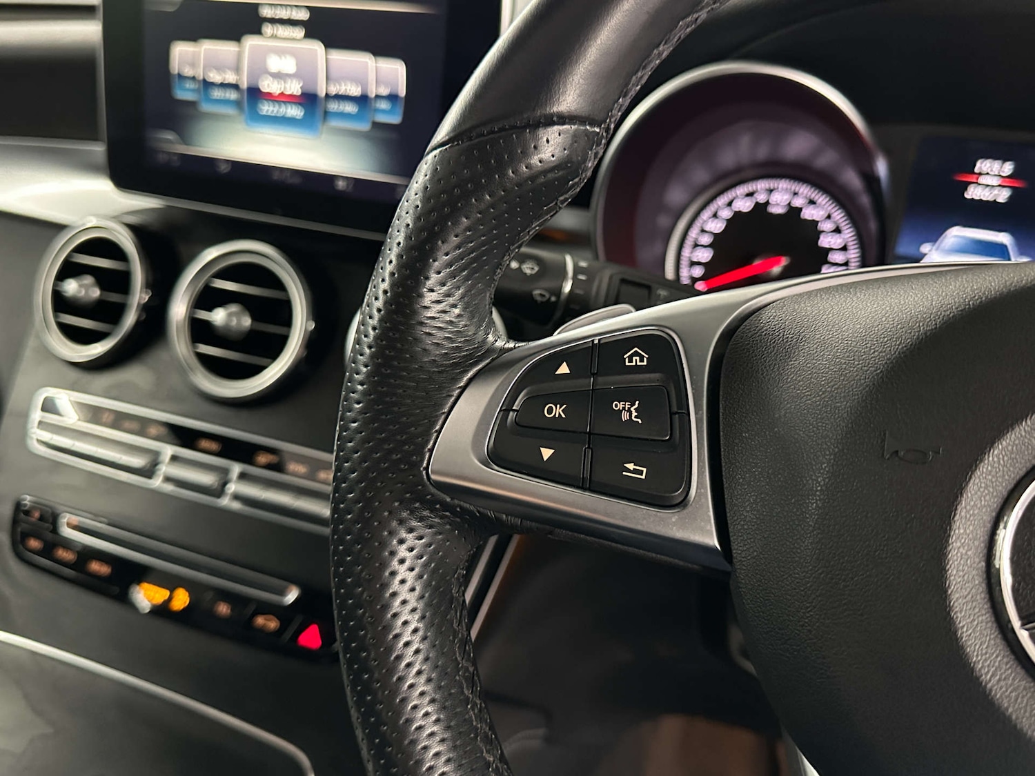 Used Mercedes-Benz GLC 2019 for sale - 77765707: Photo 21