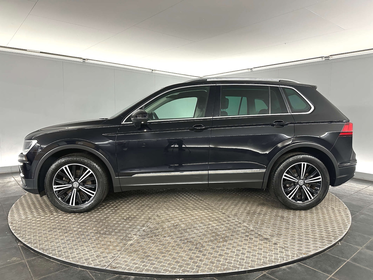 Used Volkswagen Tiguan 2019 for sale - 77735121: Photo 4