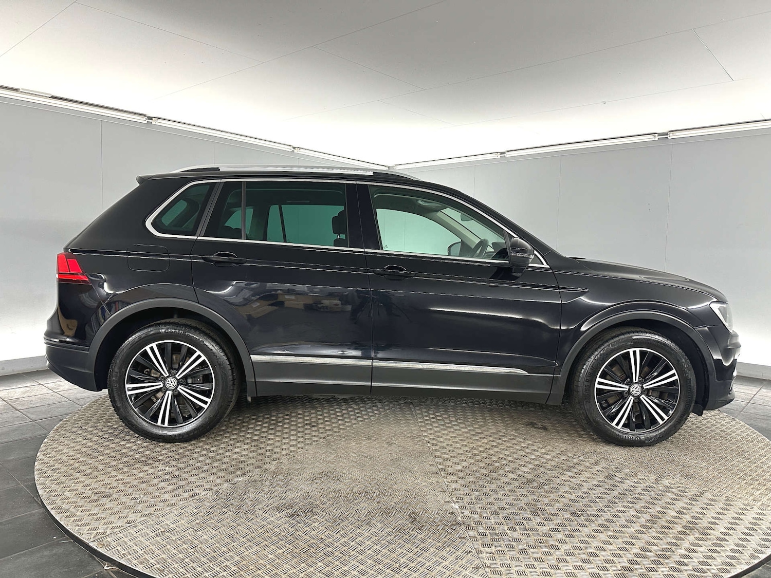 Used Volkswagen Tiguan 2019 for sale - 77735121: Photo 8