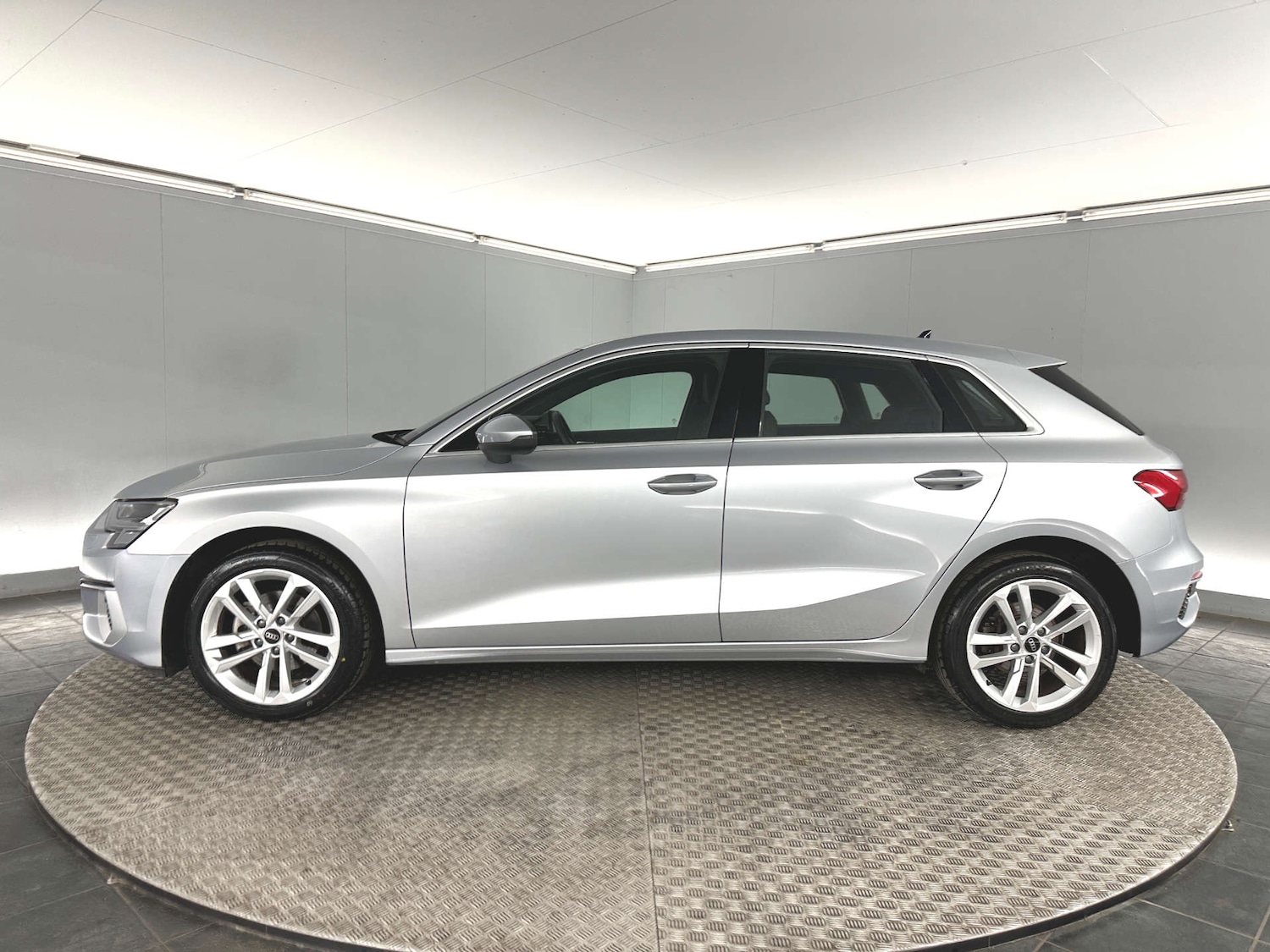 Used Audi A3 2023 for sale - 77775429: Photo 4