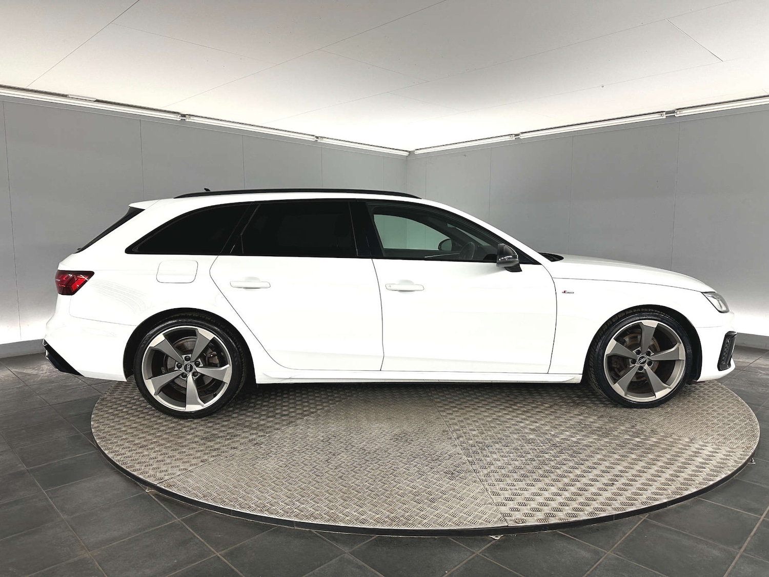 Used Audi A4 2021 for sale - 77590749: Photo 9