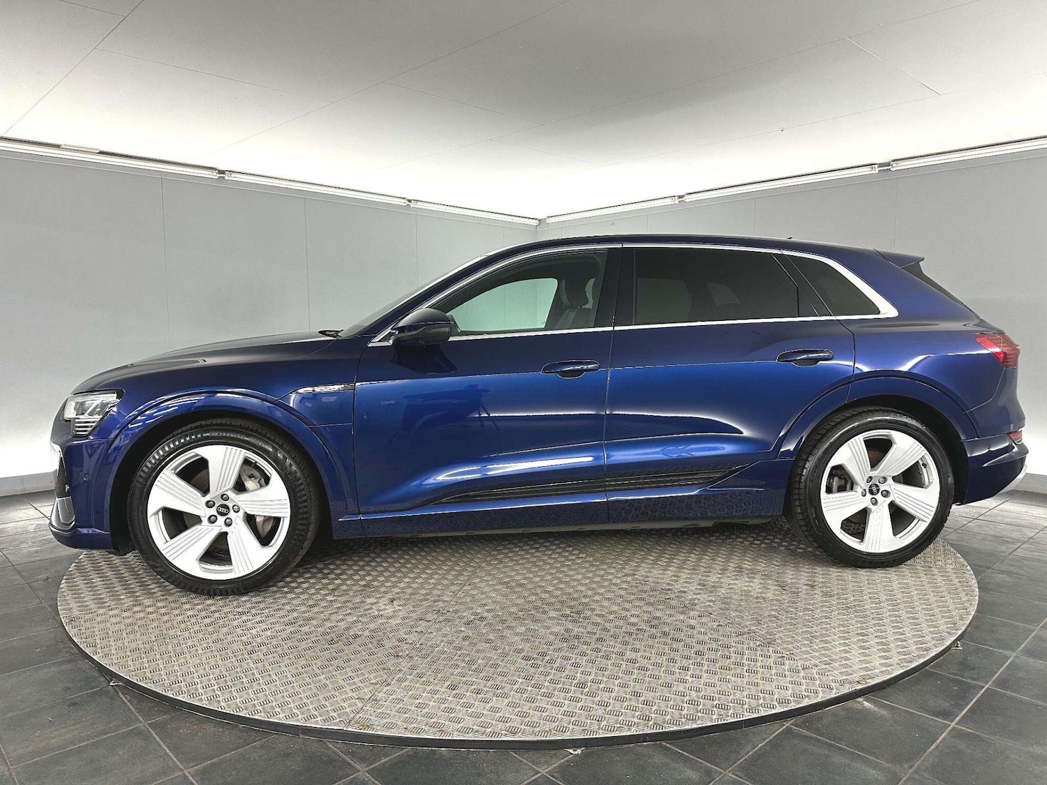 Used Audi e-tron 2021 for sale - 77745567: Photo 4