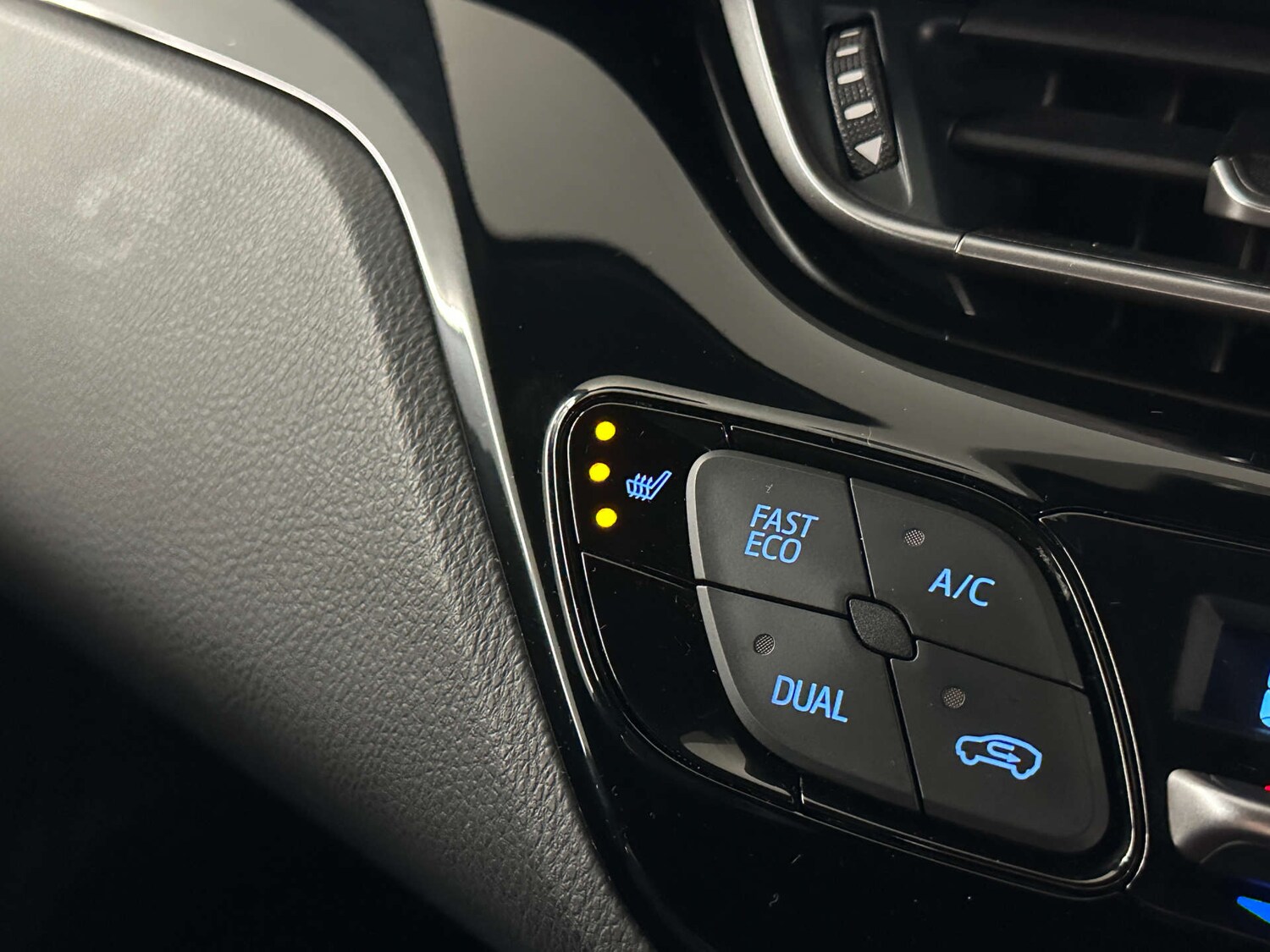 Used Toyota C-HR 2022 for sale - 77590771: Photo 27