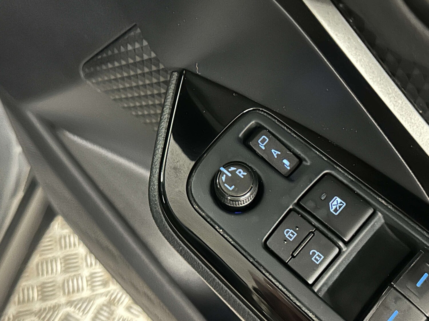 Used Toyota C-HR 2022 for sale - 77590771: Photo 28