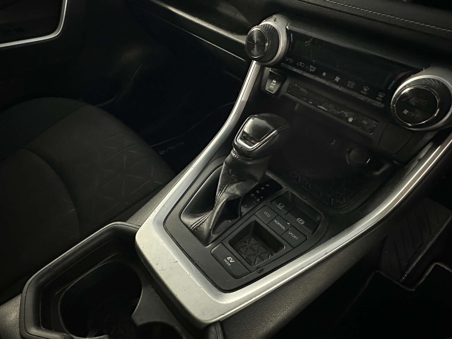 Used Toyota RAV4 2020 for sale - 77590724: Photo 17