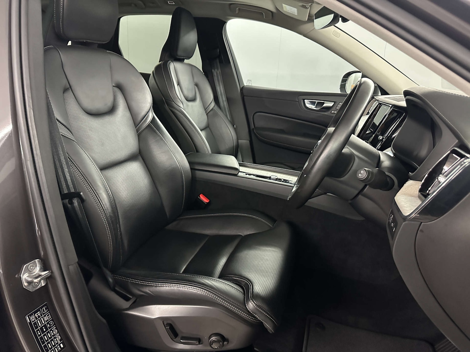 Used Volvo XC60 2022 for sale - 77652988: Photo 10