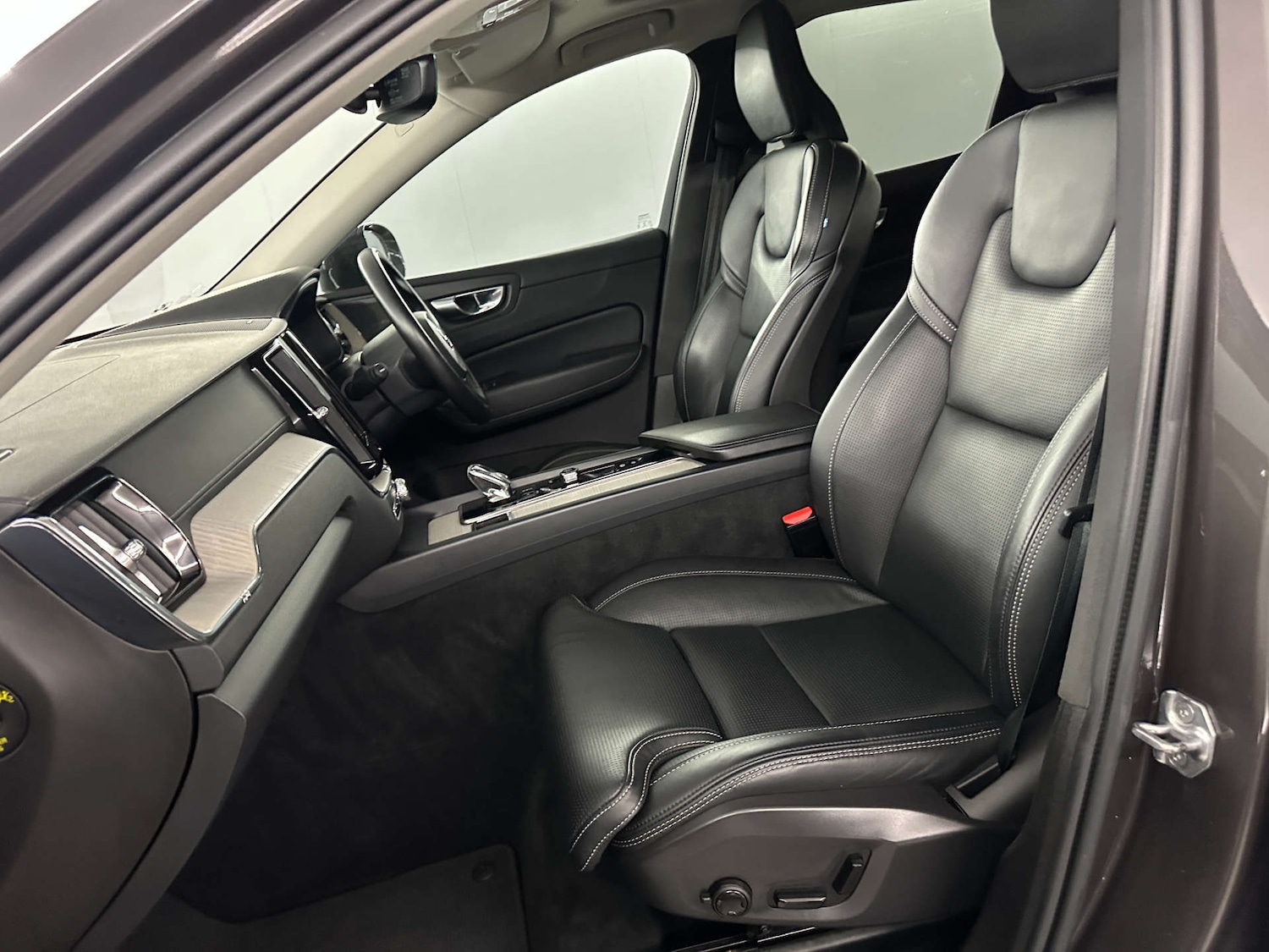 Used Volvo XC60 2022 for sale - 77652988: Photo 12