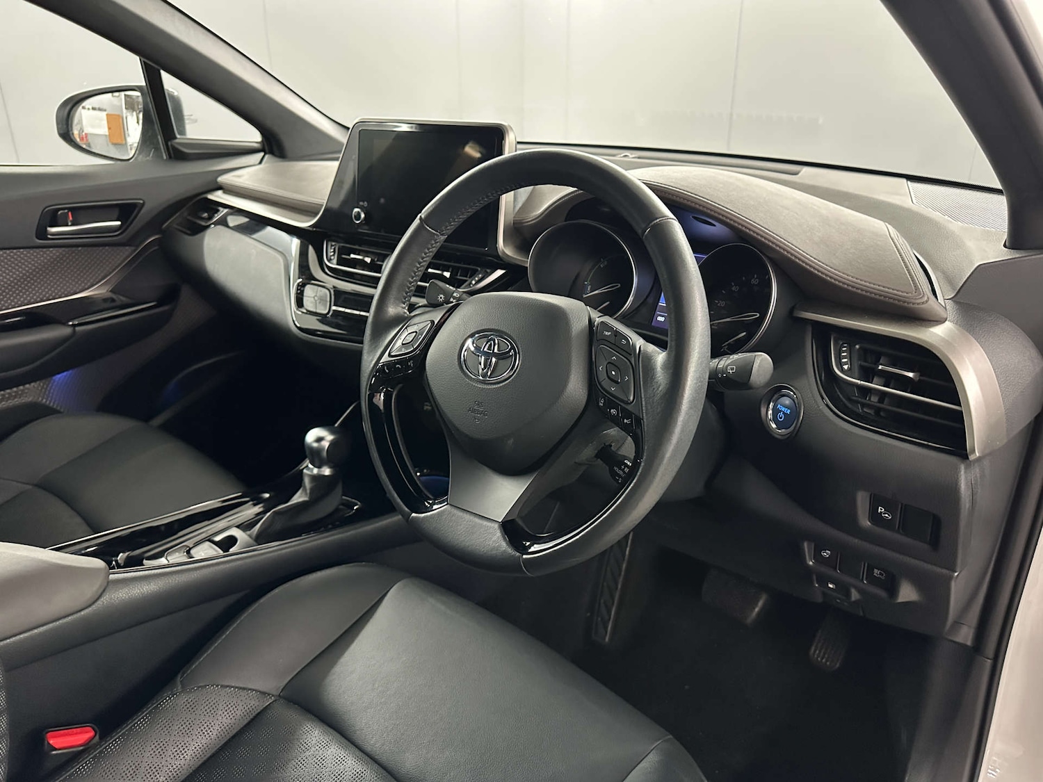 Used Toyota C-HR 2023 for sale - 77590735: Photo 11