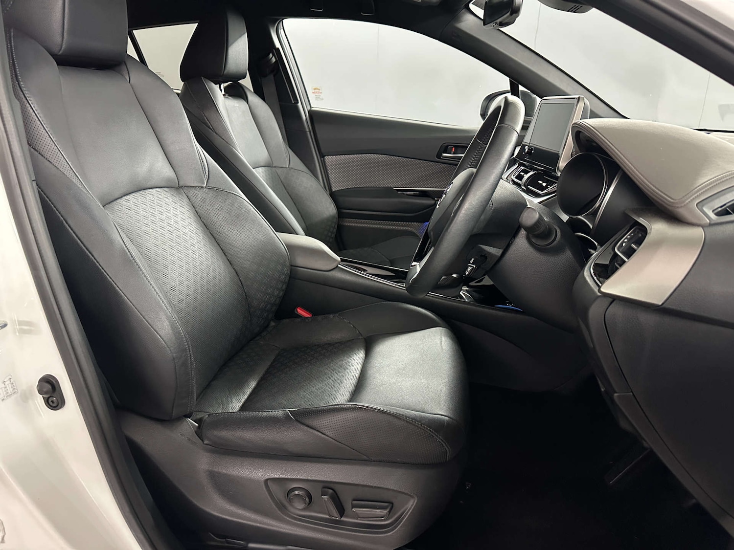 Used Toyota C-HR 2023 for sale - 77590735: Photo 12