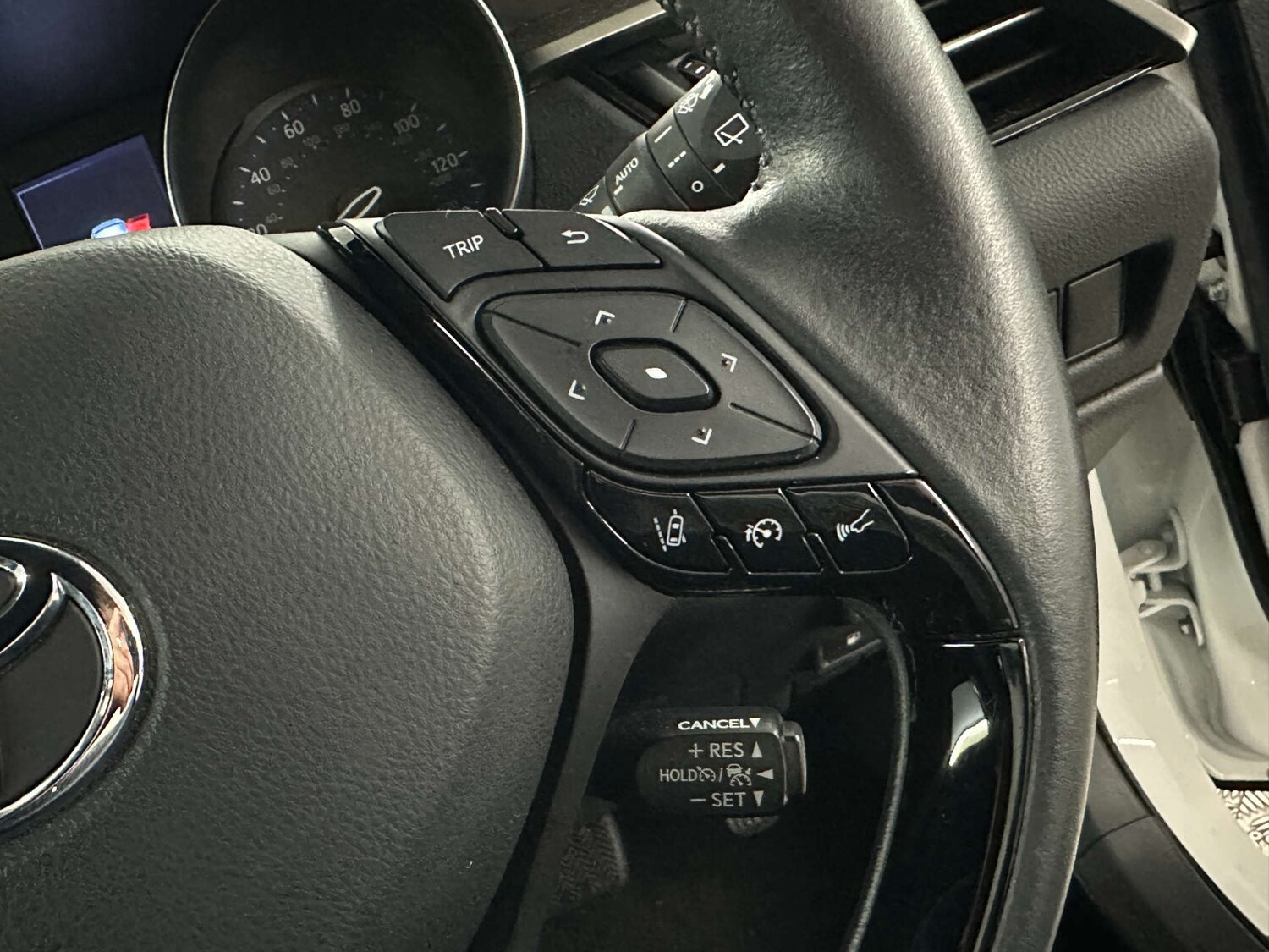 Used Toyota C-HR 2023 for sale - 77590735: Photo 21