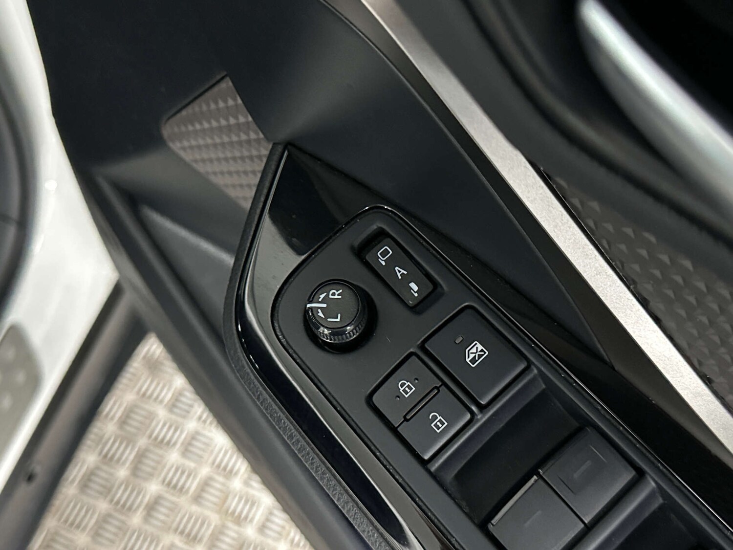 Used Toyota C-HR 2023 for sale - 77590735: Photo 25