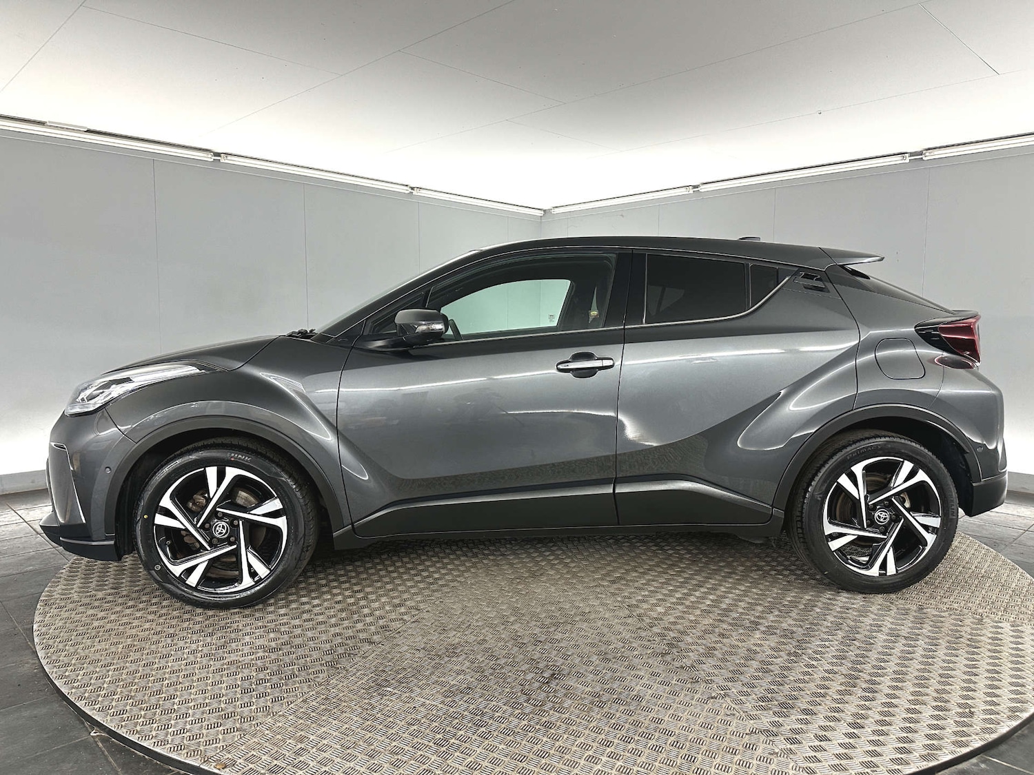 Used Toyota C-HR 2022 for sale - 77745556: Photo 4