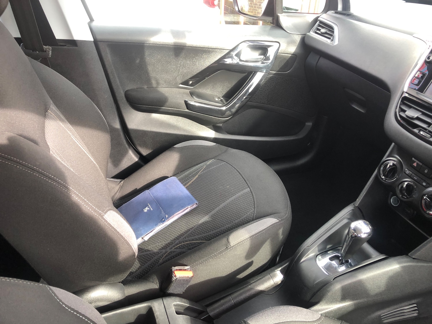 Used Peugeot 208 2013 for sale - 77820005: Photo 9