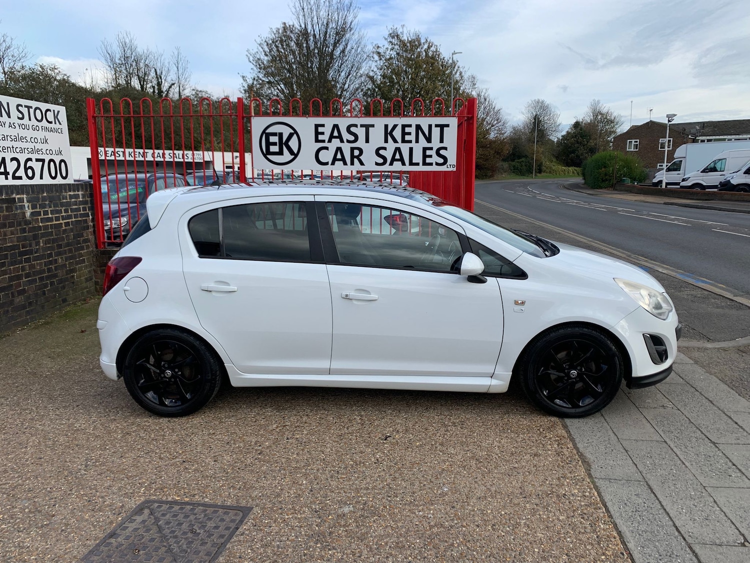 Used Vauxhall Corsa 2011 for sale - 76577433: Photo 4