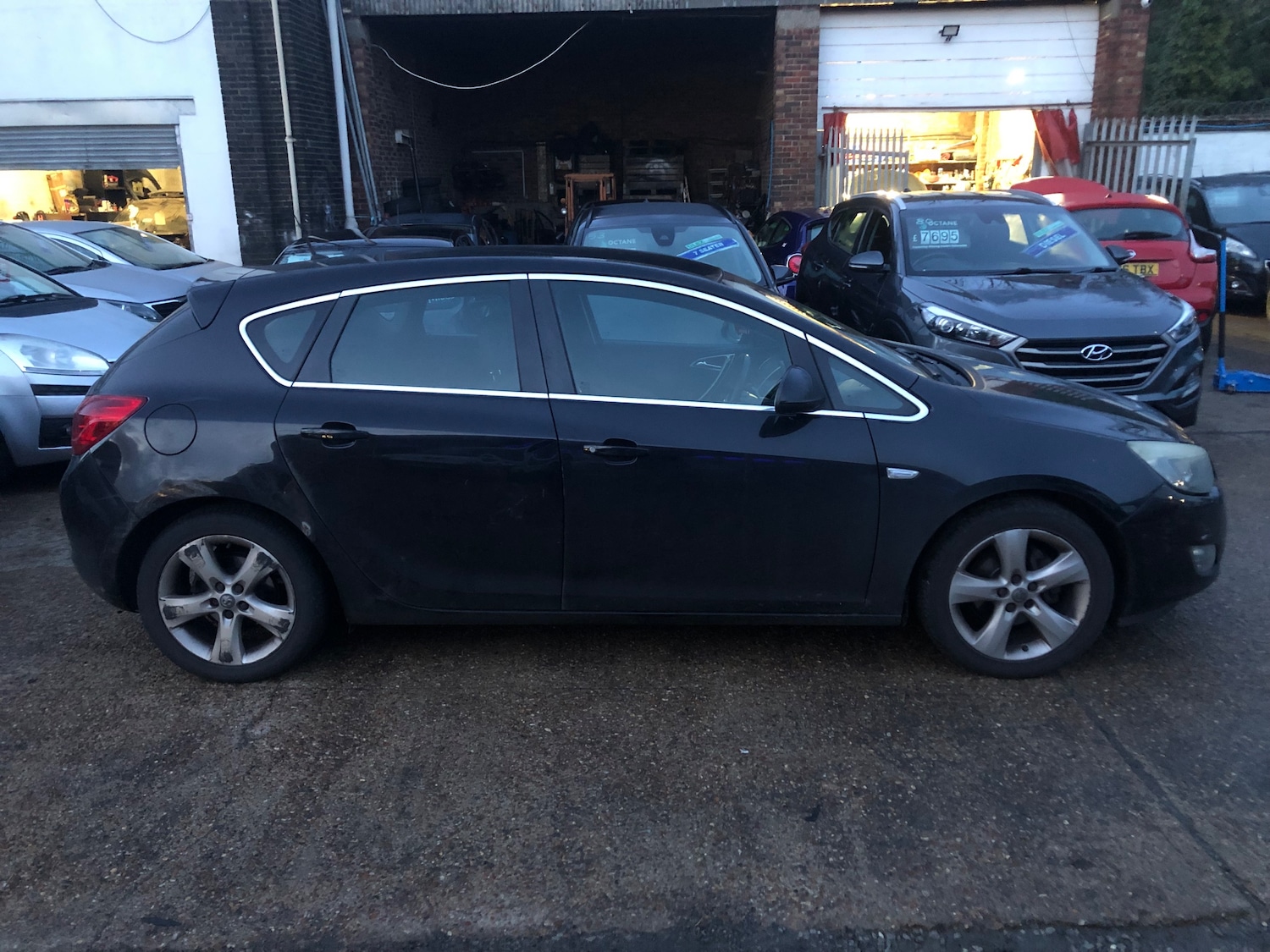 Used Vauxhall Astra for sale - 77368764: Photo 2
