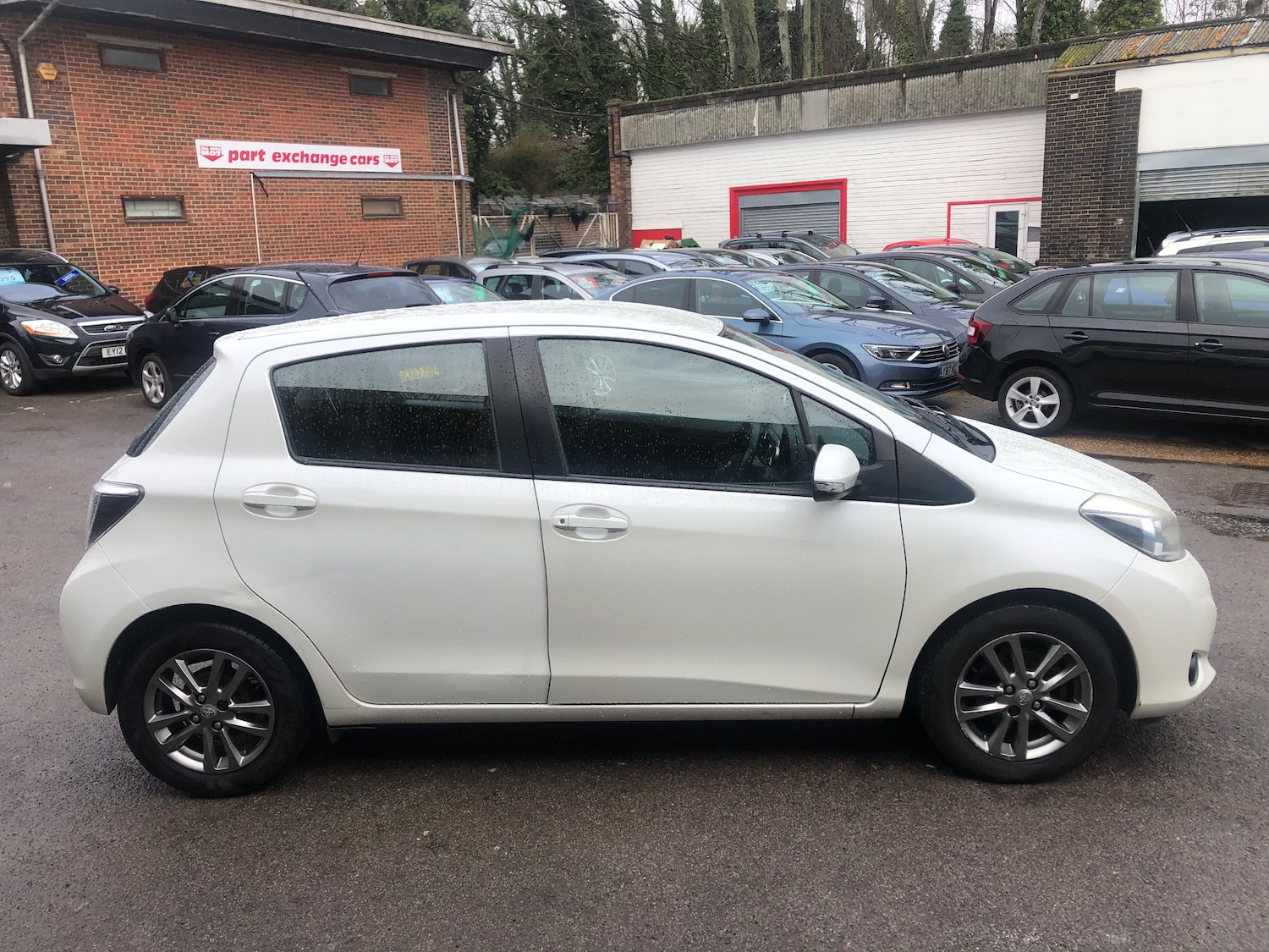 Used Toyota Yaris 2014 for sale - 77542610: Photo 2