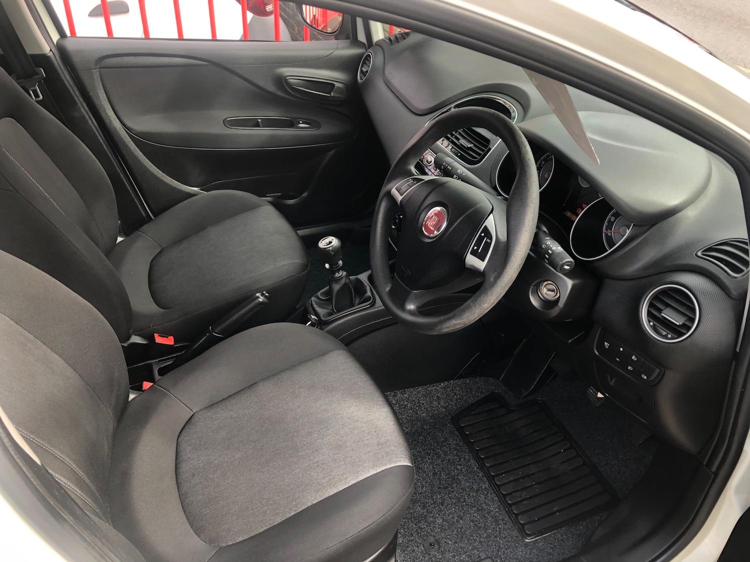 Used Fiat Punto 2016 for sale - 76292905: Photo 8