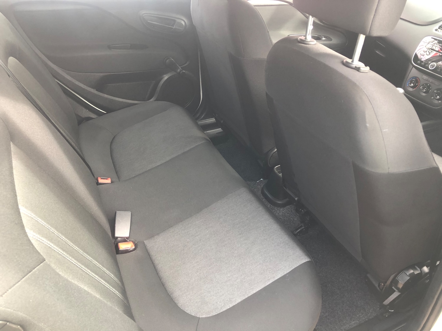 Used Fiat Punto 2016 for sale - 76292905: Photo 9