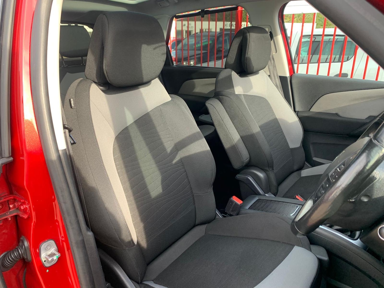 Used Citroen C4 Picasso 2013 for sale - 76577441: Photo 9