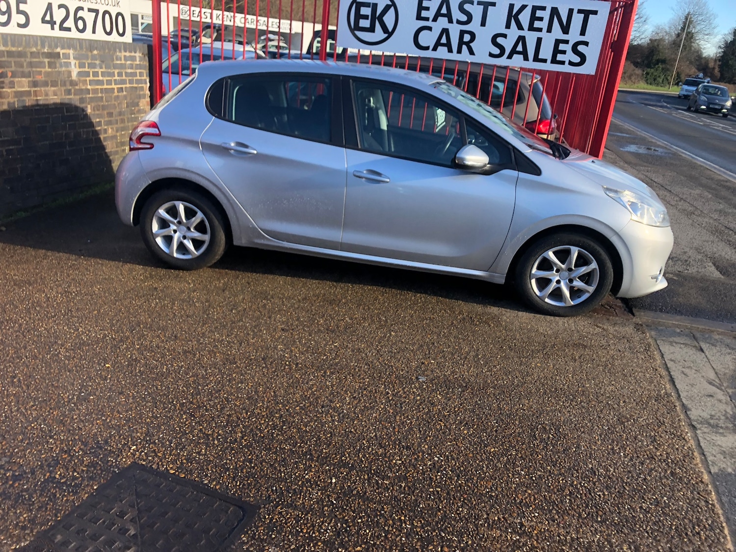 Used Peugeot 208 2013 for sale - 77631359: Photo 4