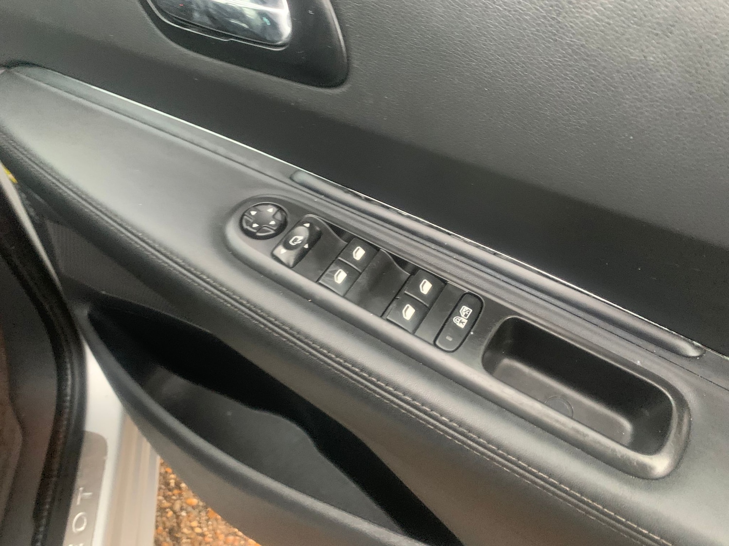 Used Peugeot 3008 2015 for sale - 76750905: Photo 11